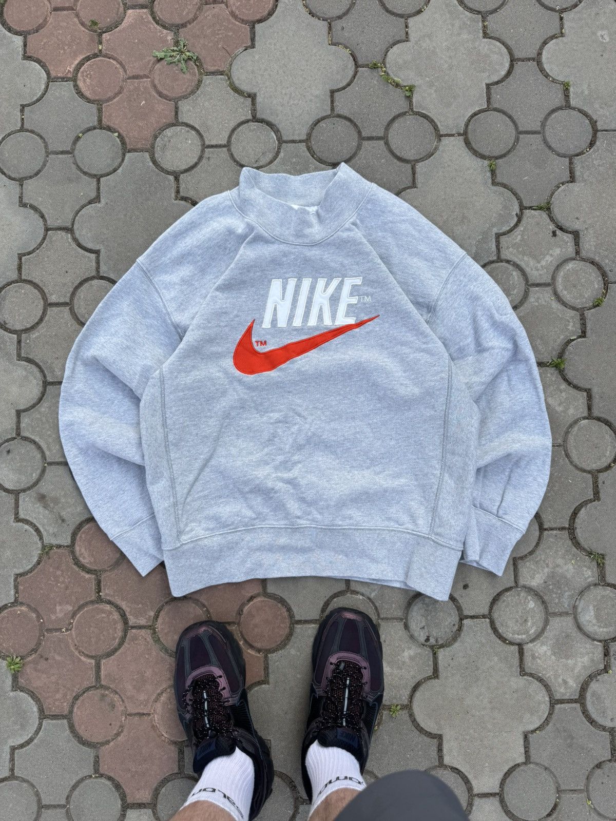 Nike Nike Spell Out Center Logo Sweatshirt Y2K Size US M / EU 48-50 / 2 - 3 Thumbnail