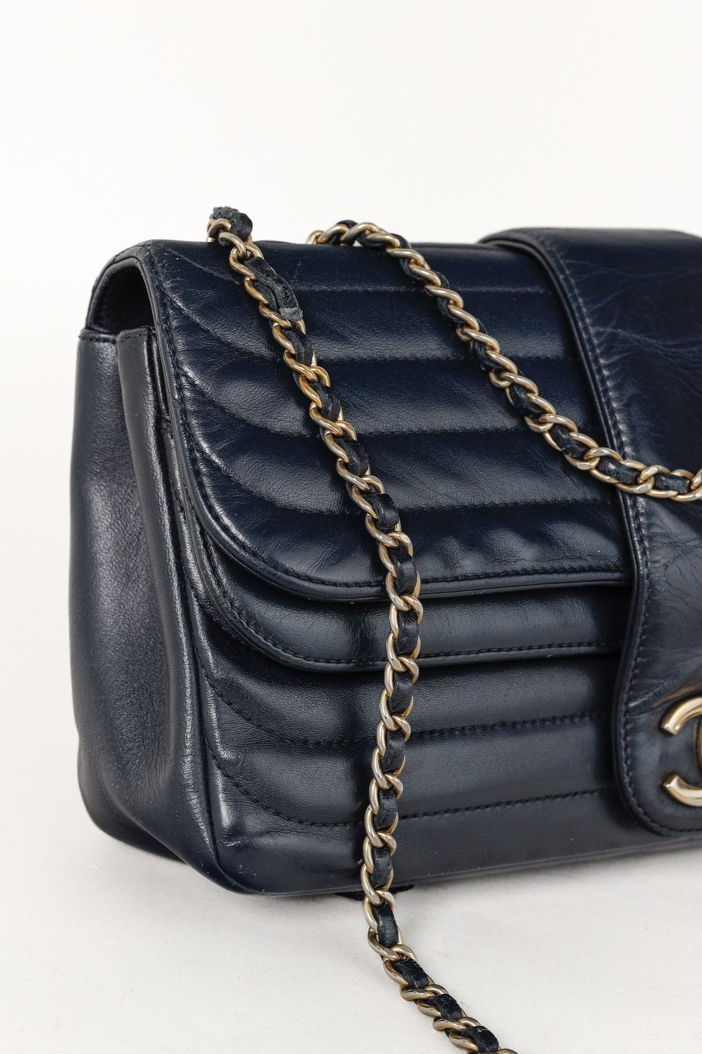 Chanel Chanel Vintage Mademoiselle Horizontal-Quilt Flap Bag Size ONE SIZE - 7 Thumbnail