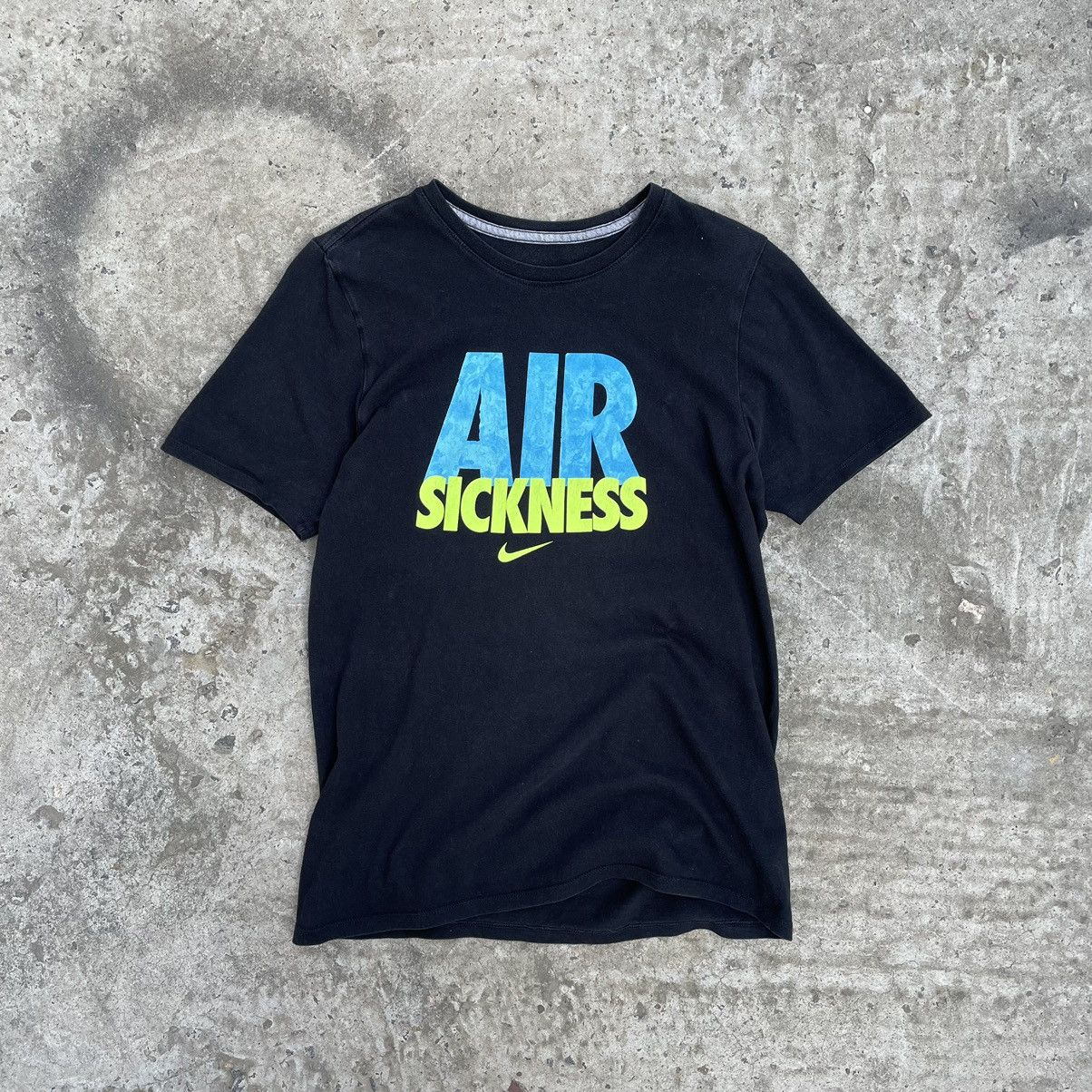 Vintage Vintage T-shirts Nike Air Sickness Big Logo Y2K 00s Size US S / EU 44-46 / 1 - 2 Thumbnail