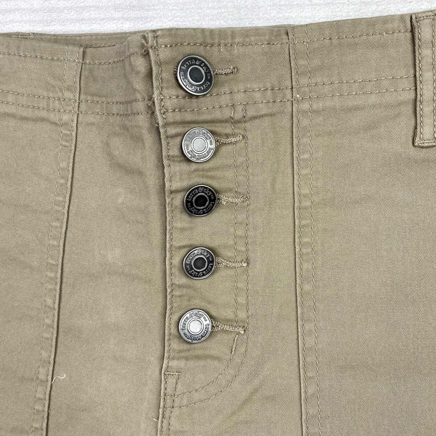 Vintage Terra & Sky Shorts Womens 16W Tan Button Pockets Stretch Khaki NWT Shorts Womens 16W Tan Button Up Cuffed Pockets Stretch Khaki NWT Size 38" / US 16 / IT 52 - 2 Thumbnail