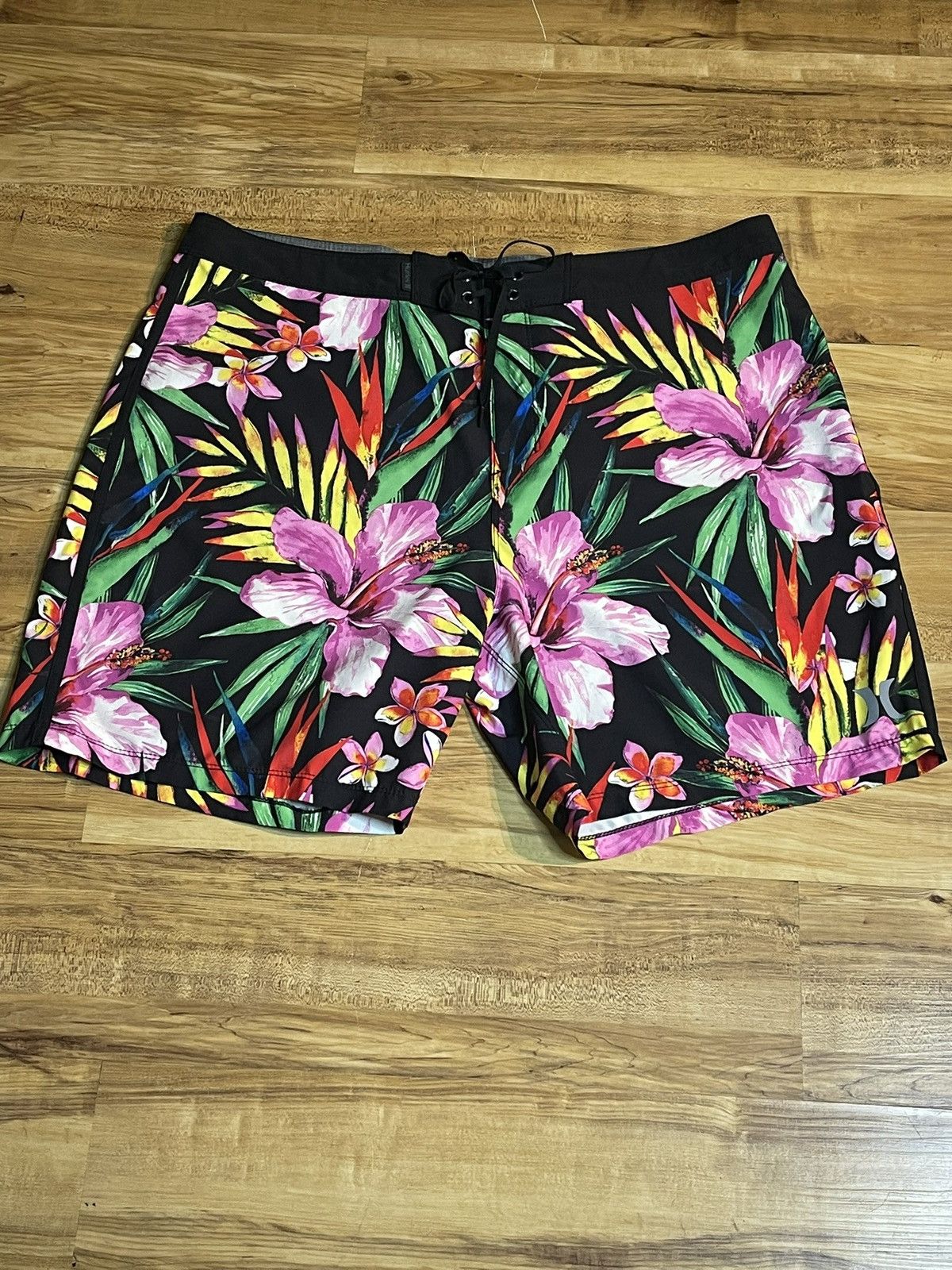 Hurley Hurley Men Swimwear 36 Floral Hawaiian Board Shorts Surf 7” Size US 36 / EU 52 - 1 Thumbnail