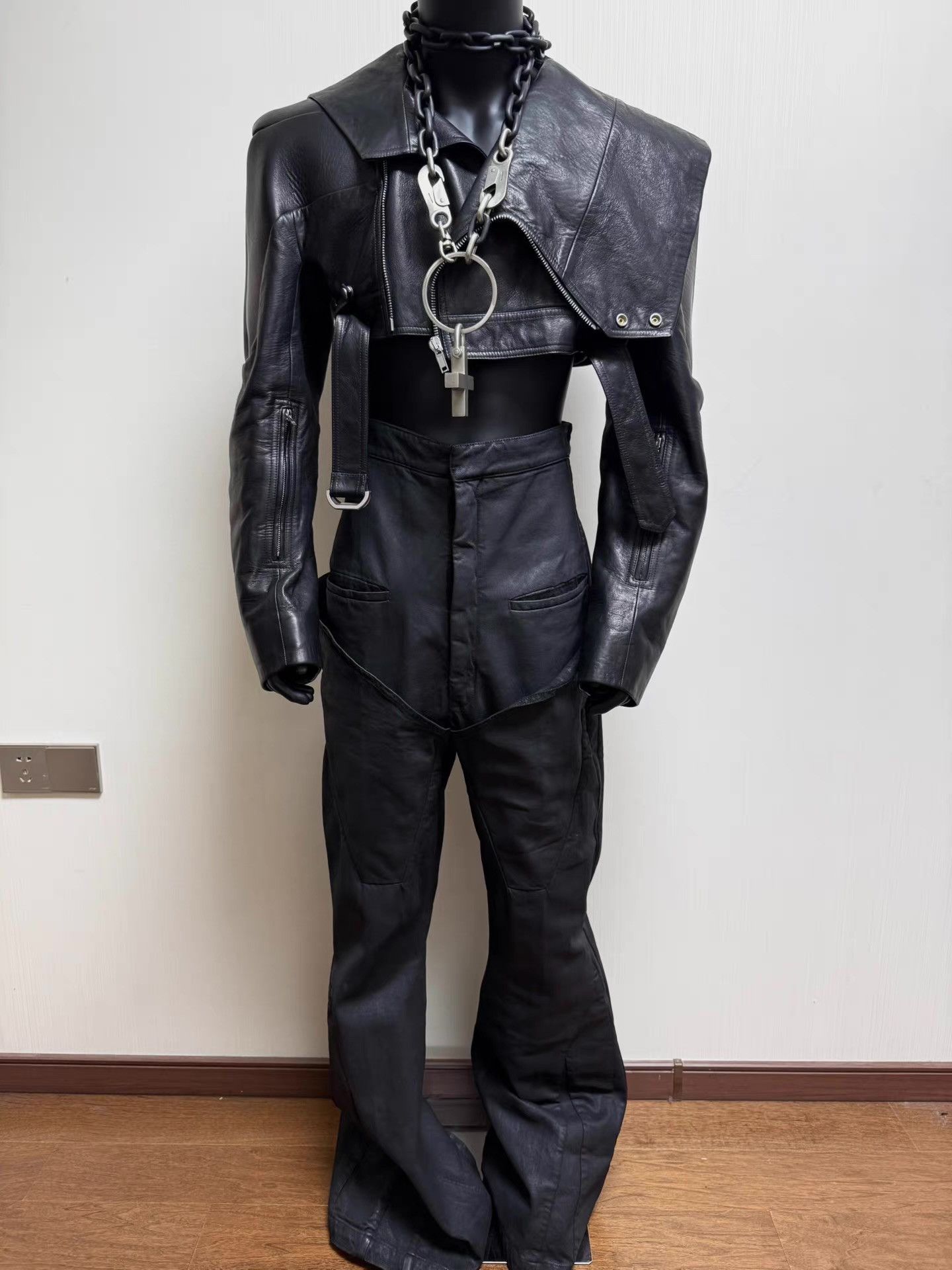 Rick Owens RickOwensSS25cropped padded shoulder moto leather jacket Q8 Size US M / EU 48-50 / 2 - 5 Thumbnail