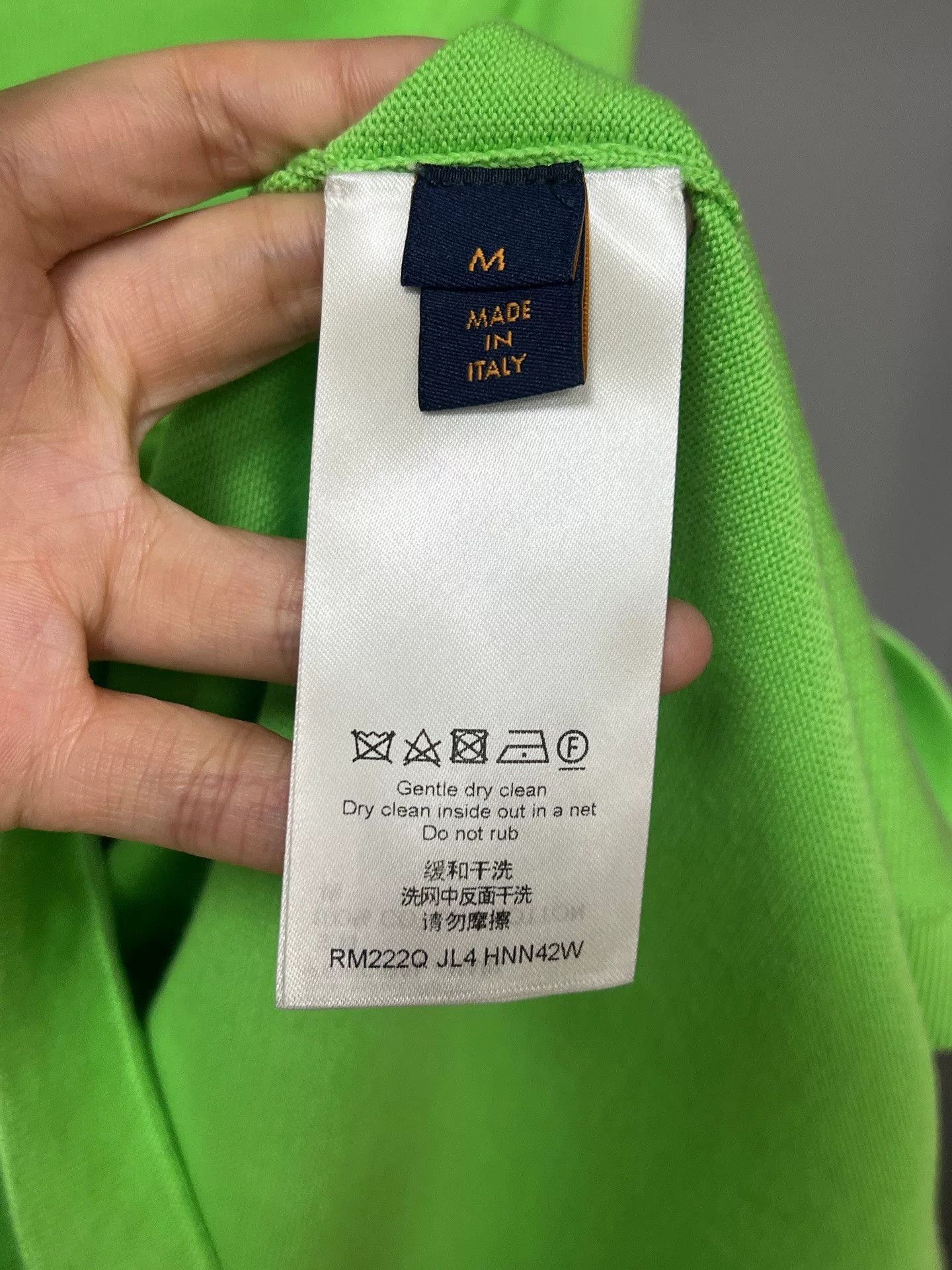 Louis Vuitton LV Green Pin Short-Sleeve Size US M / EU 48-50 / 2 - 4 Thumbnail