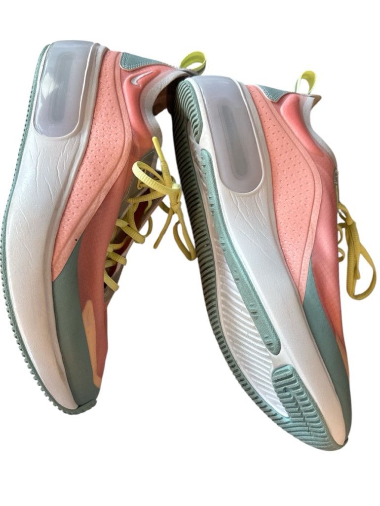 Nike EUC Nike Air Max Dia SE 'Bleached Coral' Size 10 US women’s Size US 10 / IT 40 - 1 Thumbnail