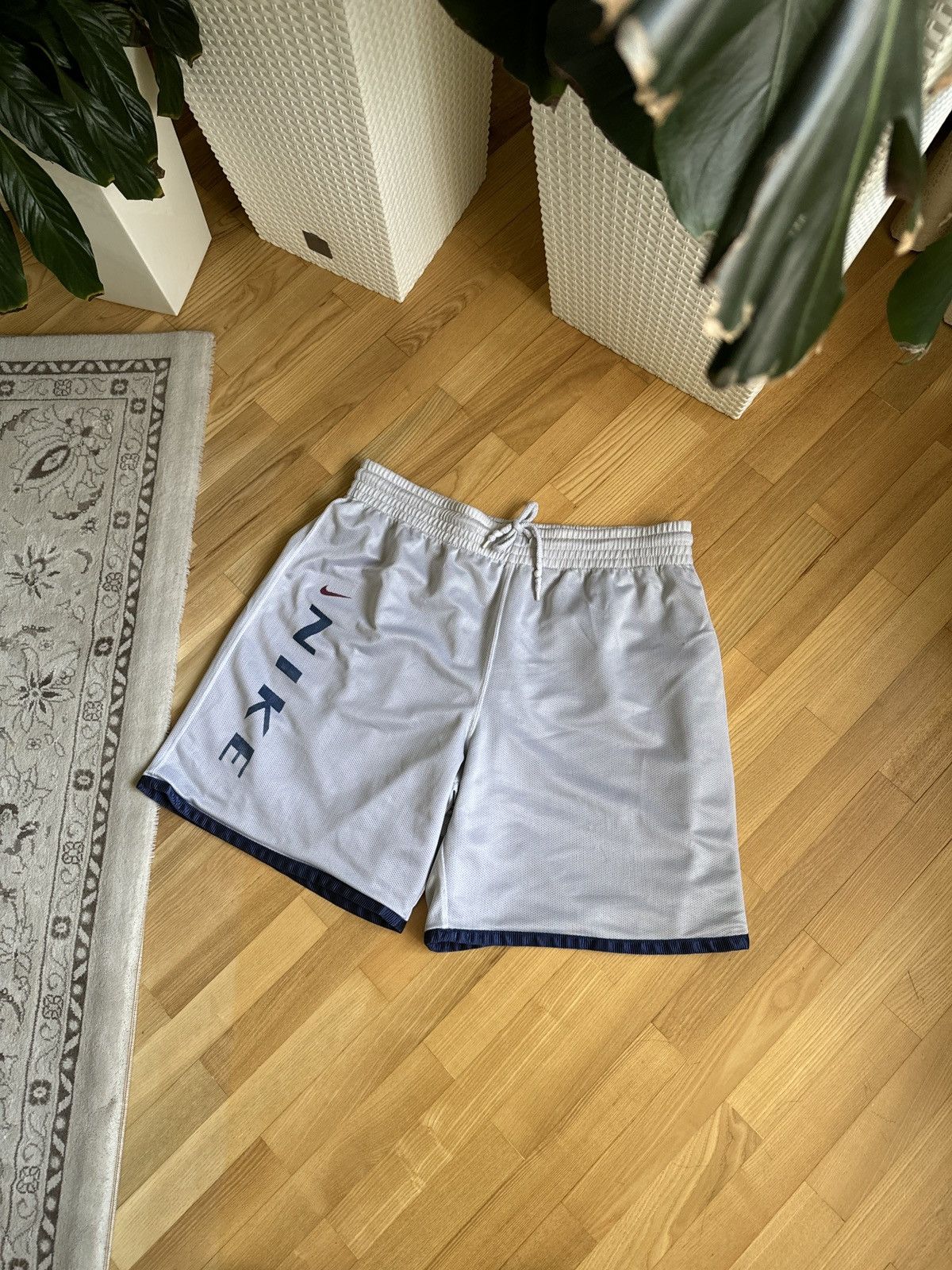 NBA × Nike × Vintage Vintage 90s Nike Basketball Reversible Shorts Big Logo Size US 36 / EU 52 - 2 Thumbnail