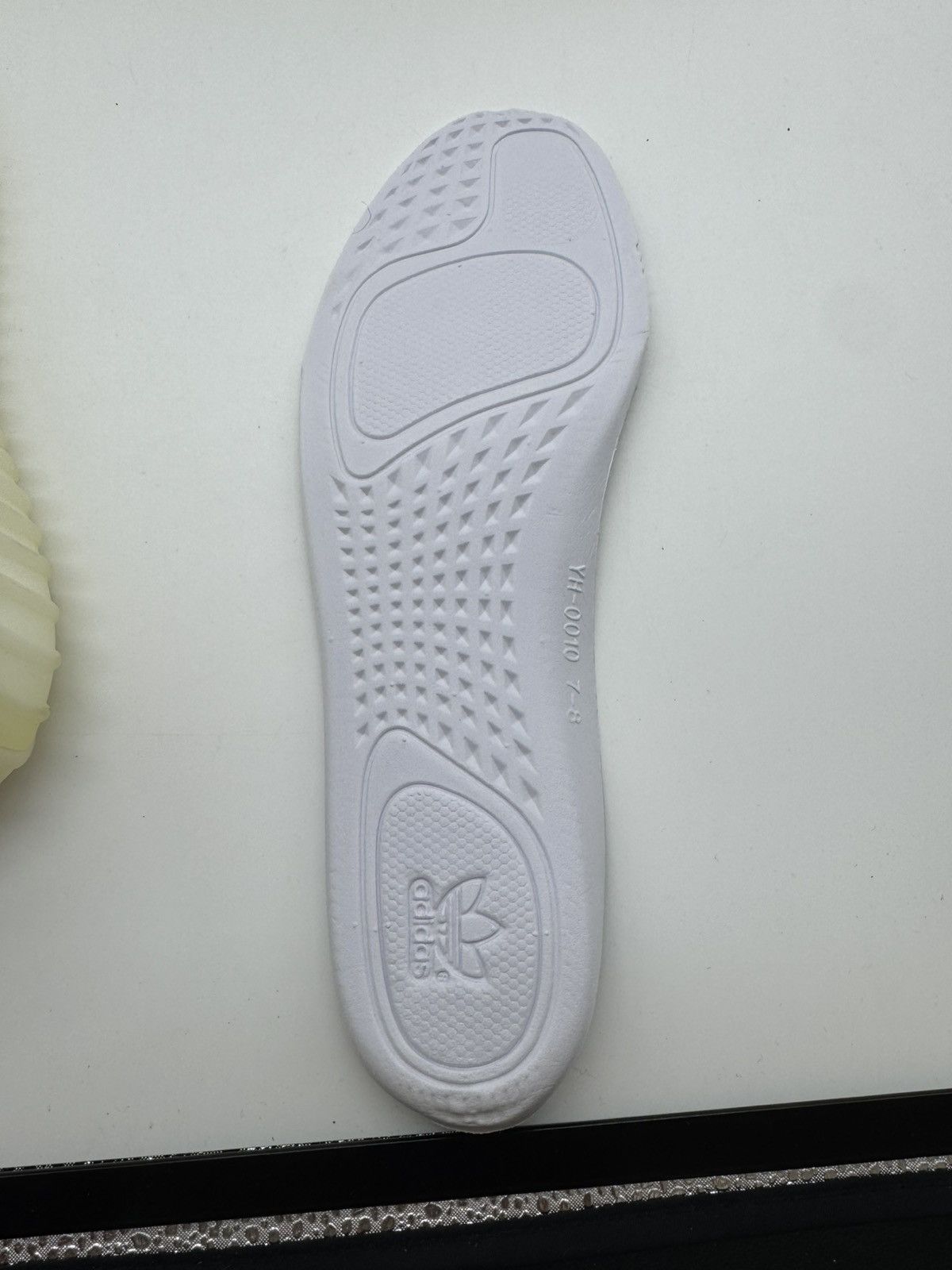 Adidas × Yeezy Adidas Yeezy Boost 350 V2 Low Cream Triple White Size 7.5 Size US 7.5 / EU 40-41 - 9 Thumbnail