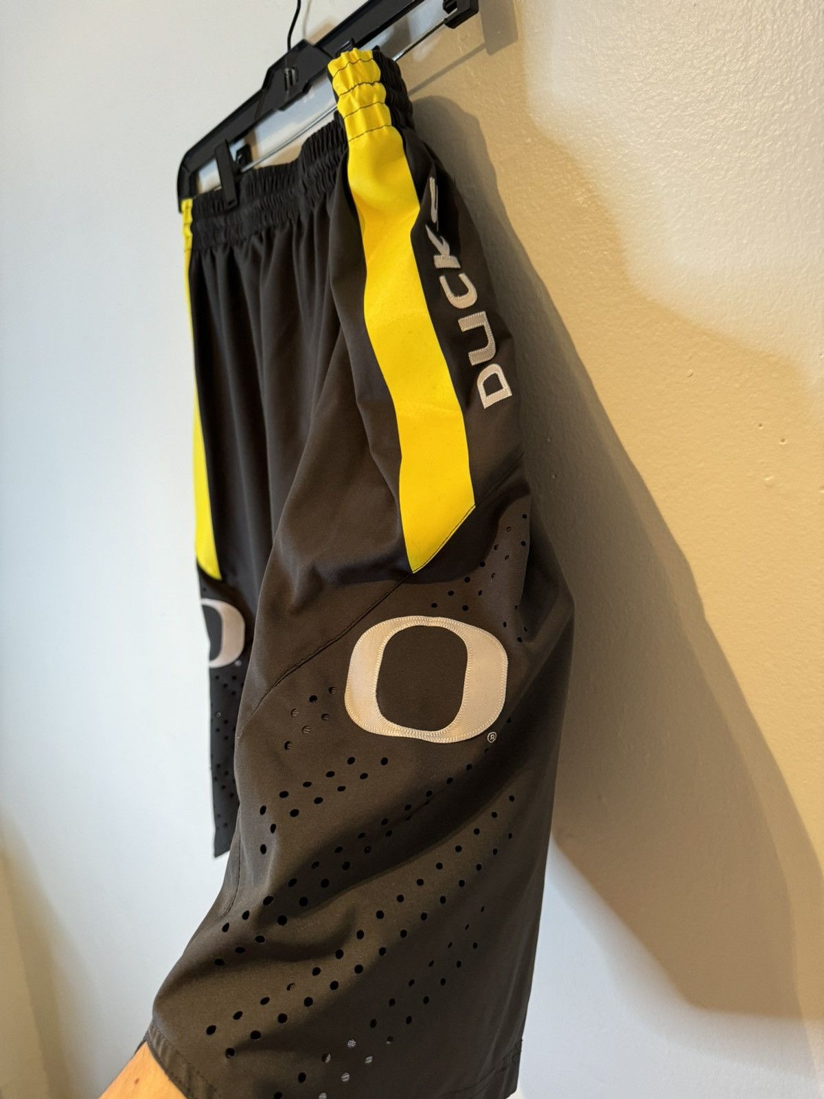 Nike Nike Dri-Fit Oregon Ducks Shorts Men Size M Gray Basketball Size US 35 - 3 Thumbnail