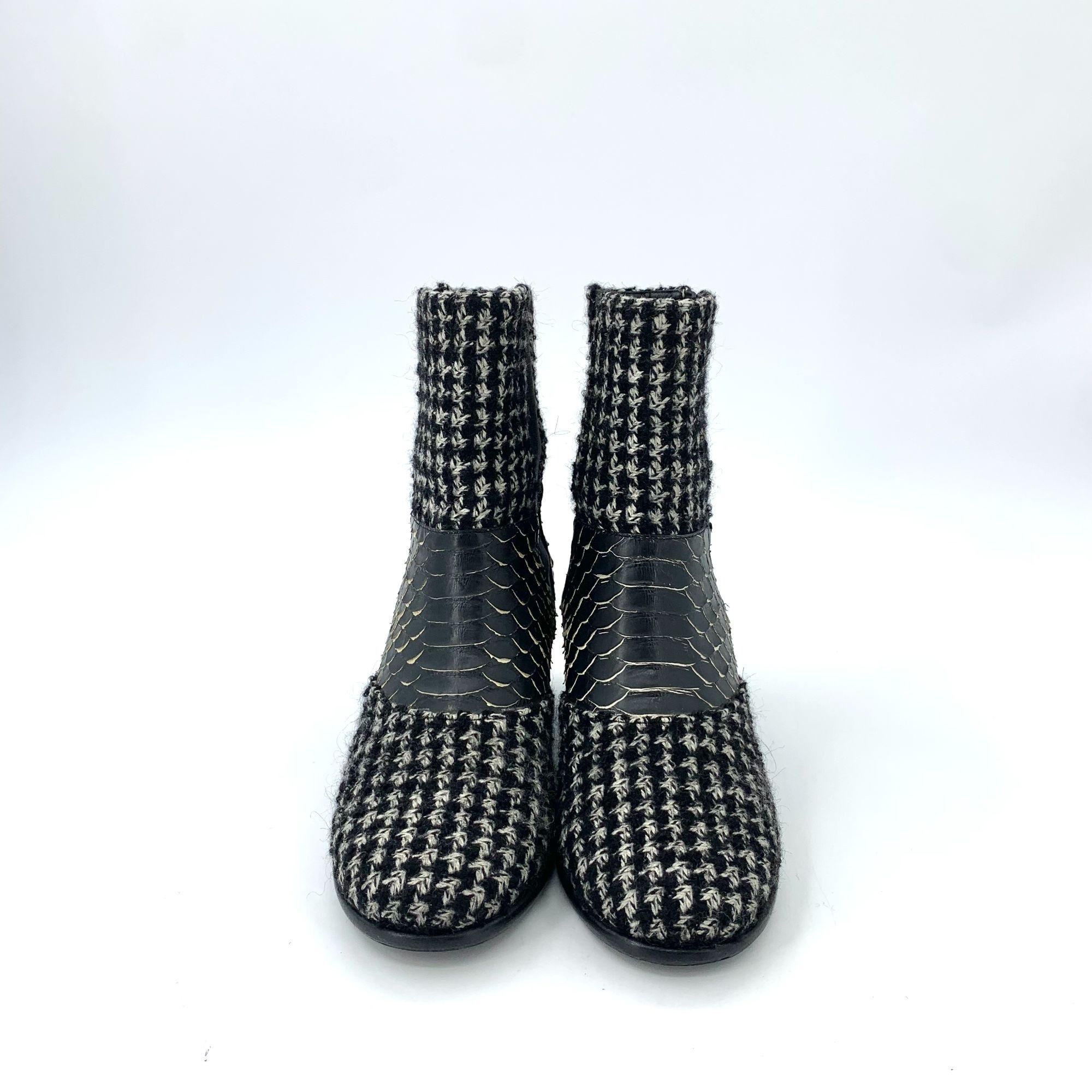 Chanel Chanel Womens Tweed & Leather Boots Size 35.5 Made In Italy Size US 5 / IT 35 - 6 Thumbnail