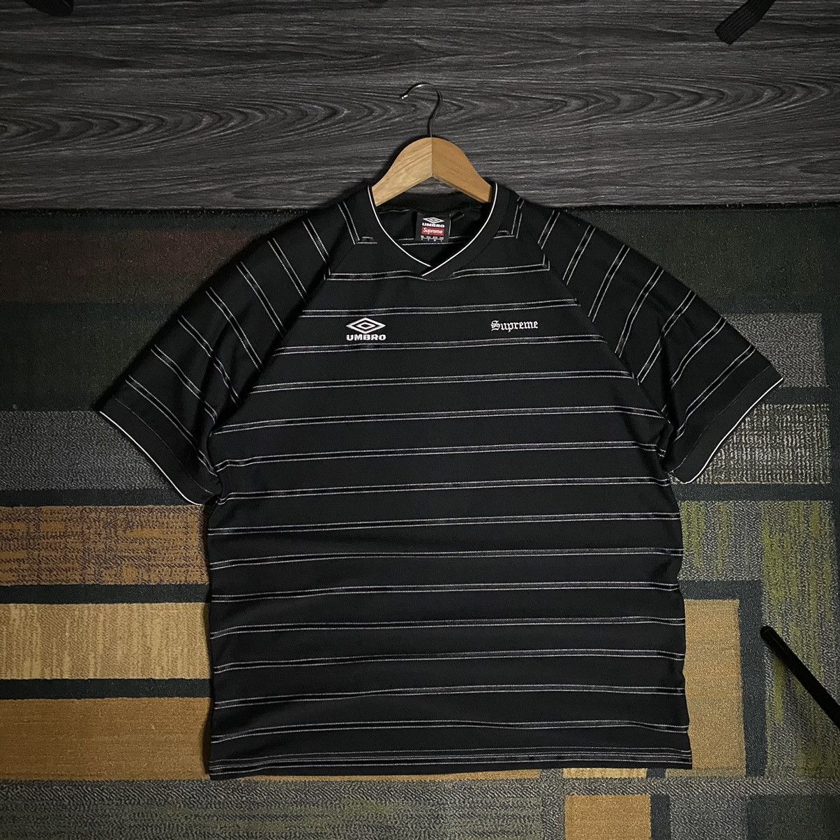 Supreme × Umbro Supreme x Umbro Stripe Soccer Jersey (SS25) Size US S / EU 44-46 / 1 - 1 Thumbnail