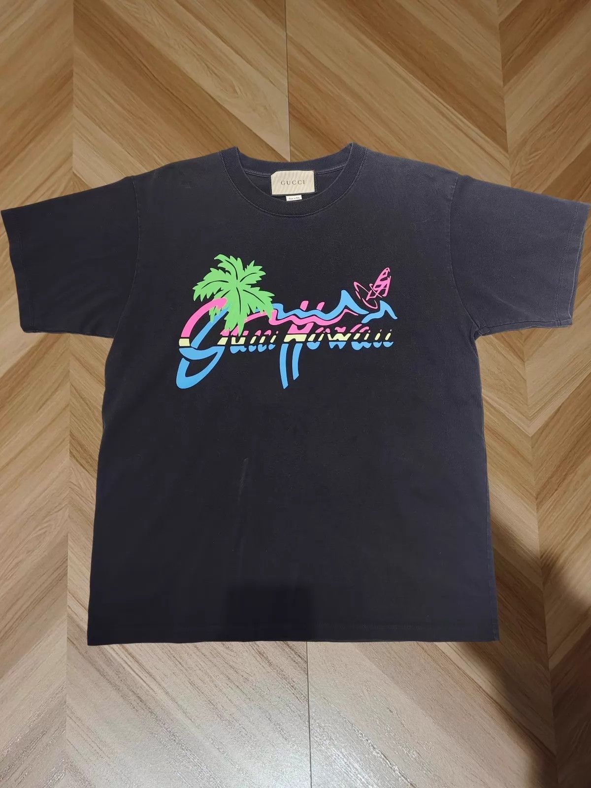 Gucci 9/10 Gucci oversized XS T-shirt minor print cracking Size XS / US 0-2 / IT 36-38 - 1 Thumbnail