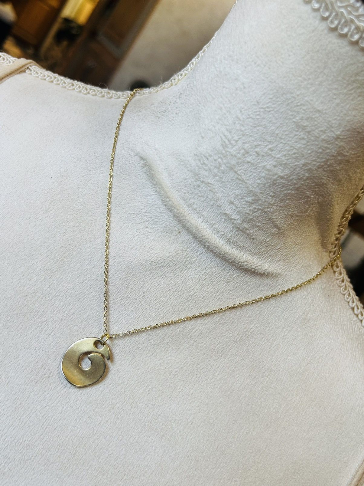Handmade Handcrafted vintage gold swirl design pendant necklace Size ONE SIZE - 1 Thumbnail