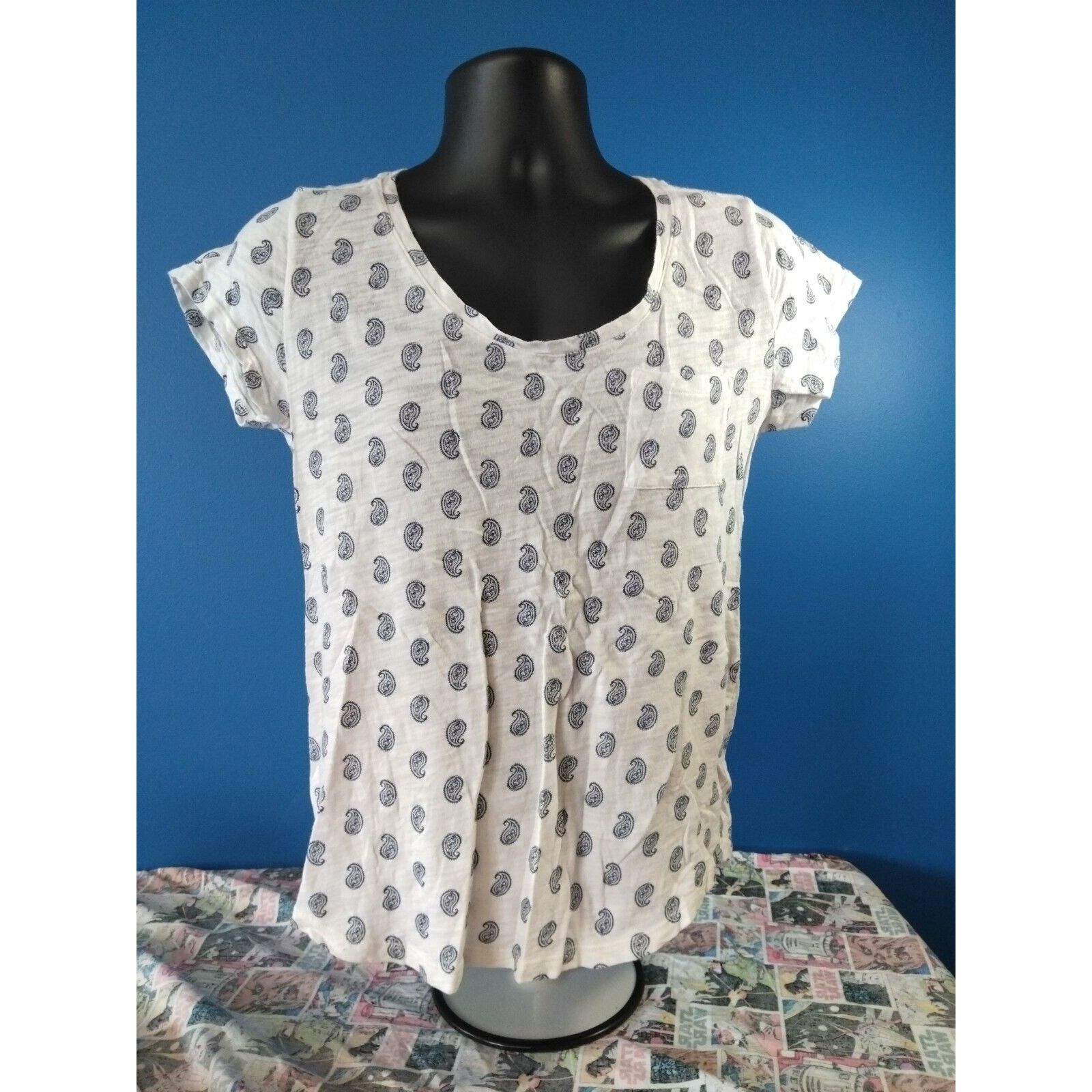 Gap Easy Tee By Gap White With Paisley Print Size Medium Size M / US 6-8 / IT 42-44 - 1 Thumbnail