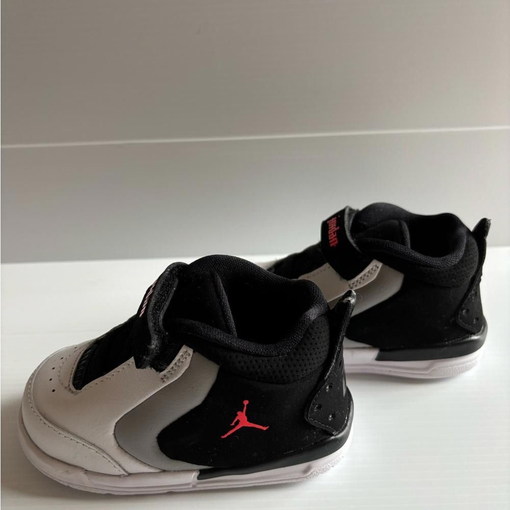Designer Jordan toddlers sneakers Size US 5 / EU 37 - 6 Thumbnail