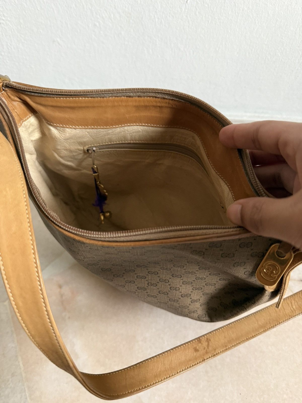 Gucci Vintage 90s Gucci Micro GG Supreme shoulder bag in beige PVC Size ONE SIZE - 10 Thumbnail