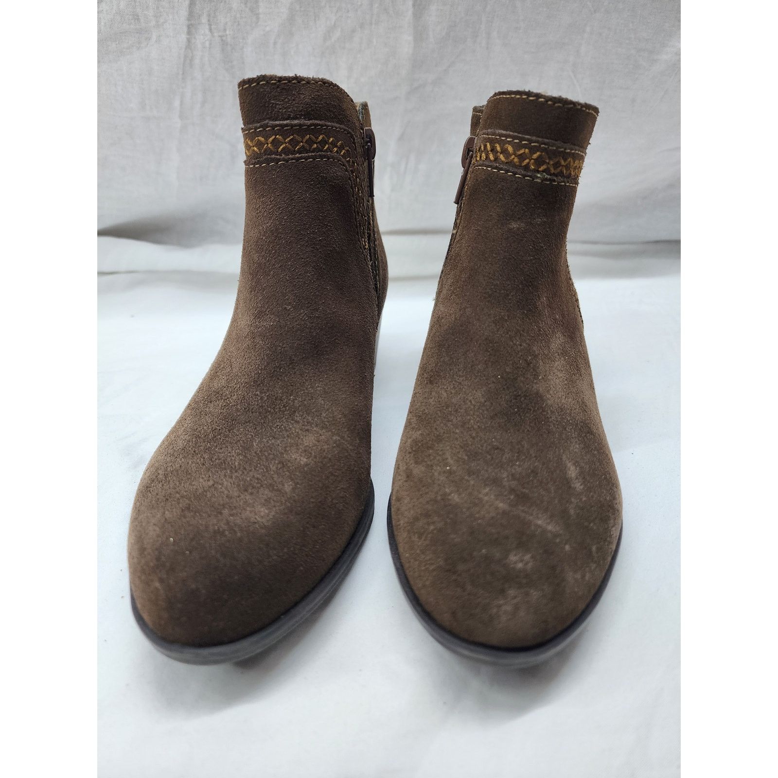 Clarks Clark Suede Brown booties size 6 boho trim Excellent sh4 Size US 6 / IT 36 - 4 Thumbnail