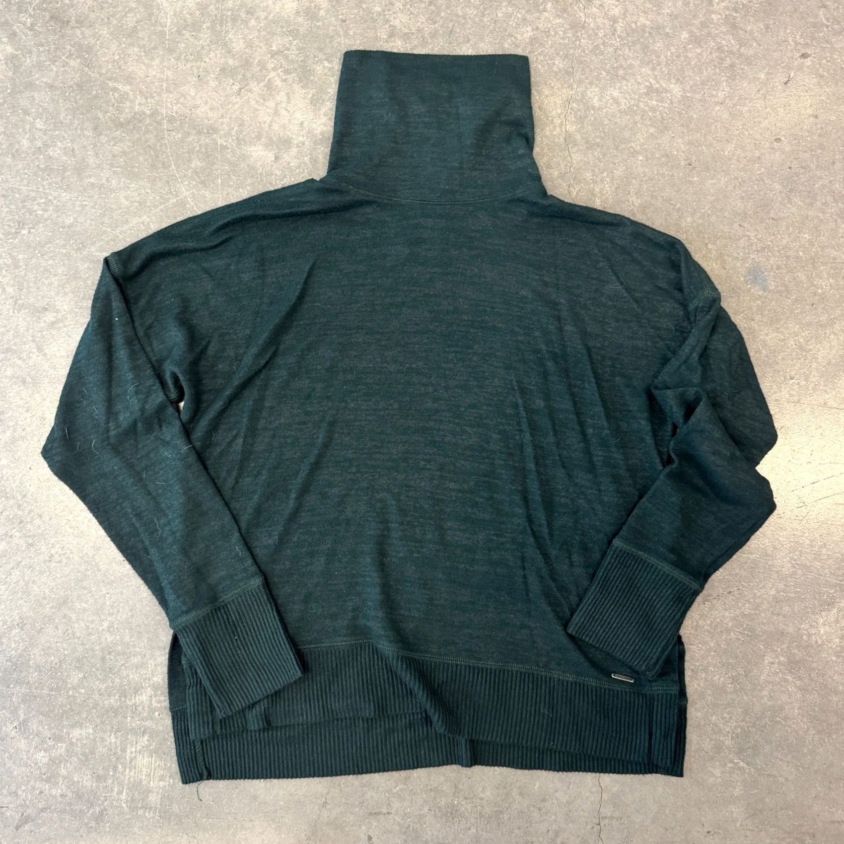 Abercrombie & Fitch VINTAGE Abercrombie & Fitch Soft & Cozy Green Turtleneck Longsleeve Sweater Medium Women Clothing Pullover Decade 2000s Size M / US 6-8 / IT 42-44 - 2 Thumbnail