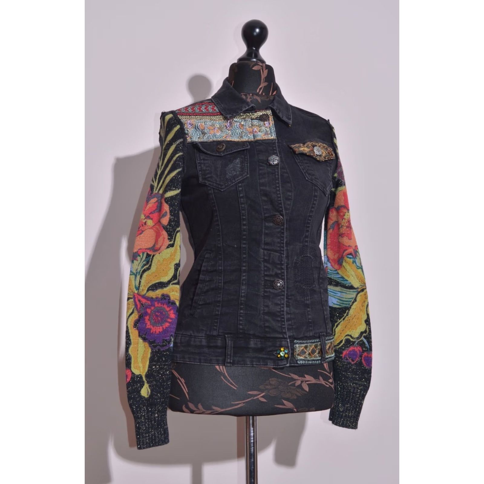 Desigual Desigual Black Denim Jacket Floral Embroidered Boho Womens Size 36 Denim Jacket Womens Boho Floral Embroidered Black Size 36 Size XS / US 0-2 / IT 36-38 - 2 Thumbnail