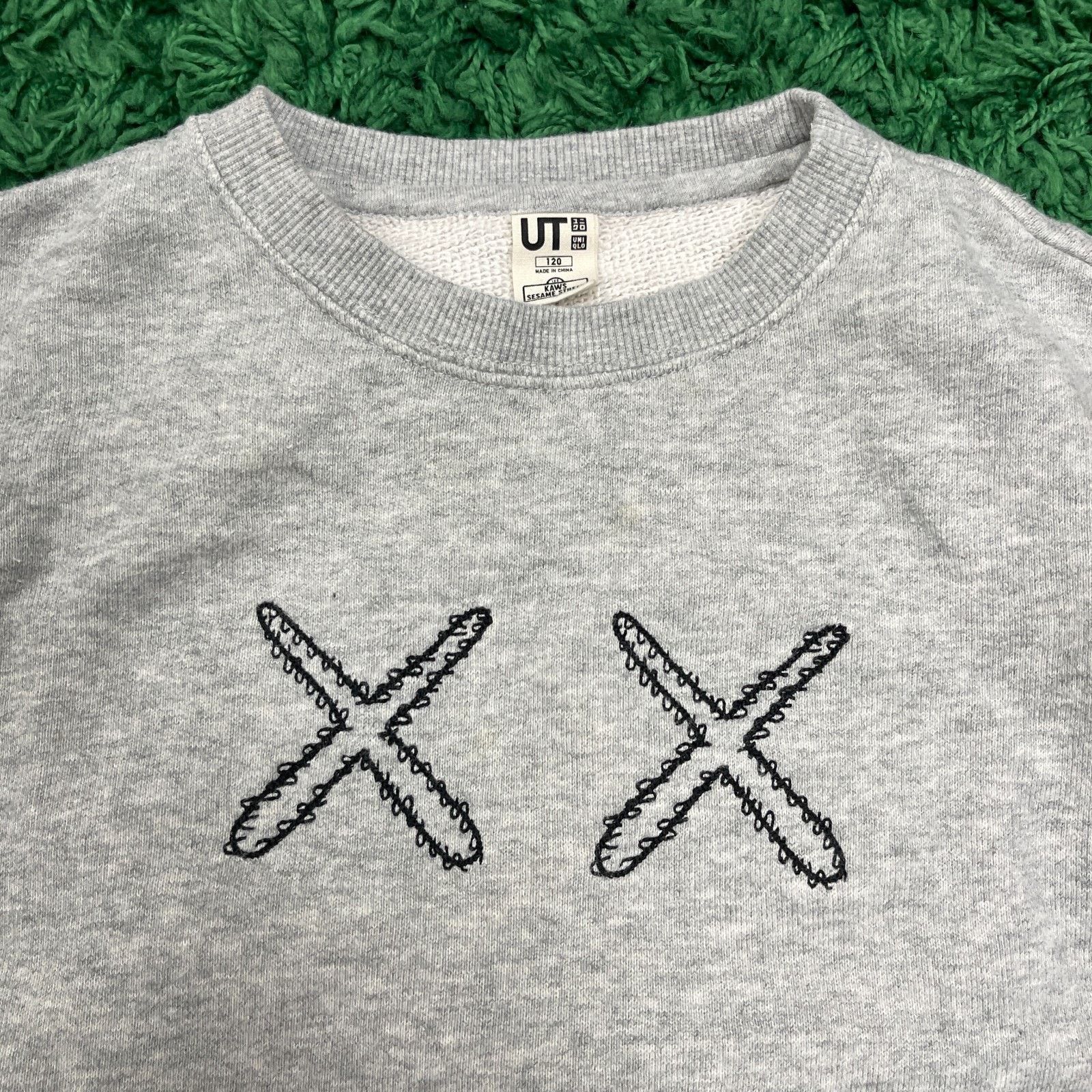 Uniqlo FW18 KAWS x Uniqlo x Sesame Street XX Sweater size 6/7 Kids Size US XXS / EU 40 - 3 Thumbnail