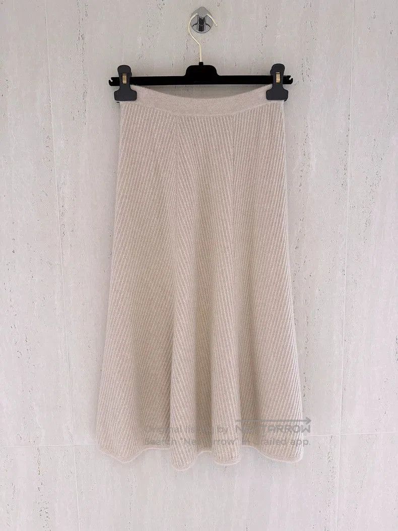 Loro Piana Loro Piana Baby Cashmere Skirt. Size US 38 / EU 54 - 2 Thumbnail