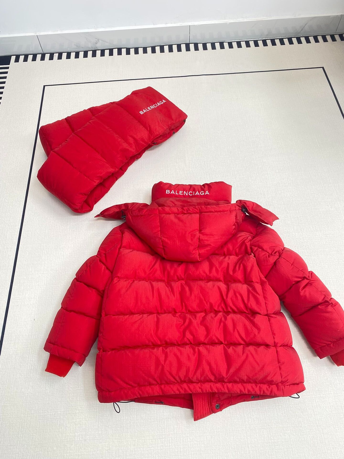 Balenciaga balenciaga red puffer jacket with scarf Size US L / EU 52-54 / 3 - 6 Thumbnail
