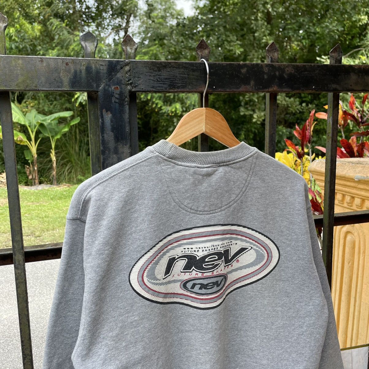 Vintage 🔥Vintage 90s NEV Future Shapes Big Logo Sweatshirts Size US M / EU 48-50 / 2 - 2 Thumbnail