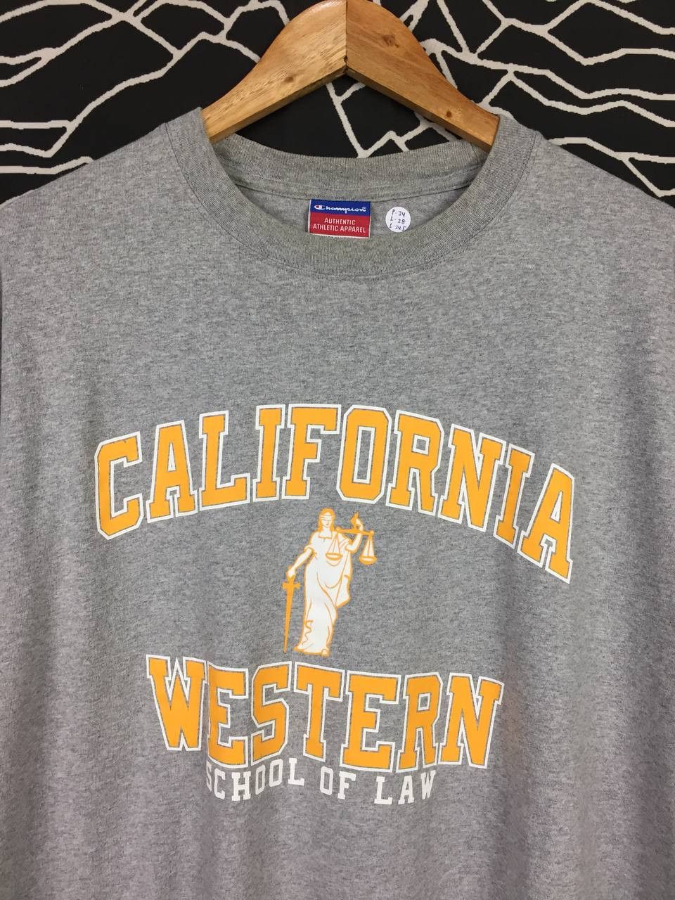 Champion Vtg Champion California Western School Of Laws Tee Size US XL / EU 56 / 4 - 3 Thumbnail