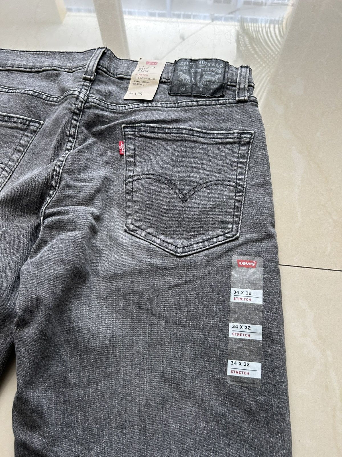 Levi's Levi’s black knee distressed denim Size US 34 / EU 50 - 2 Thumbnail