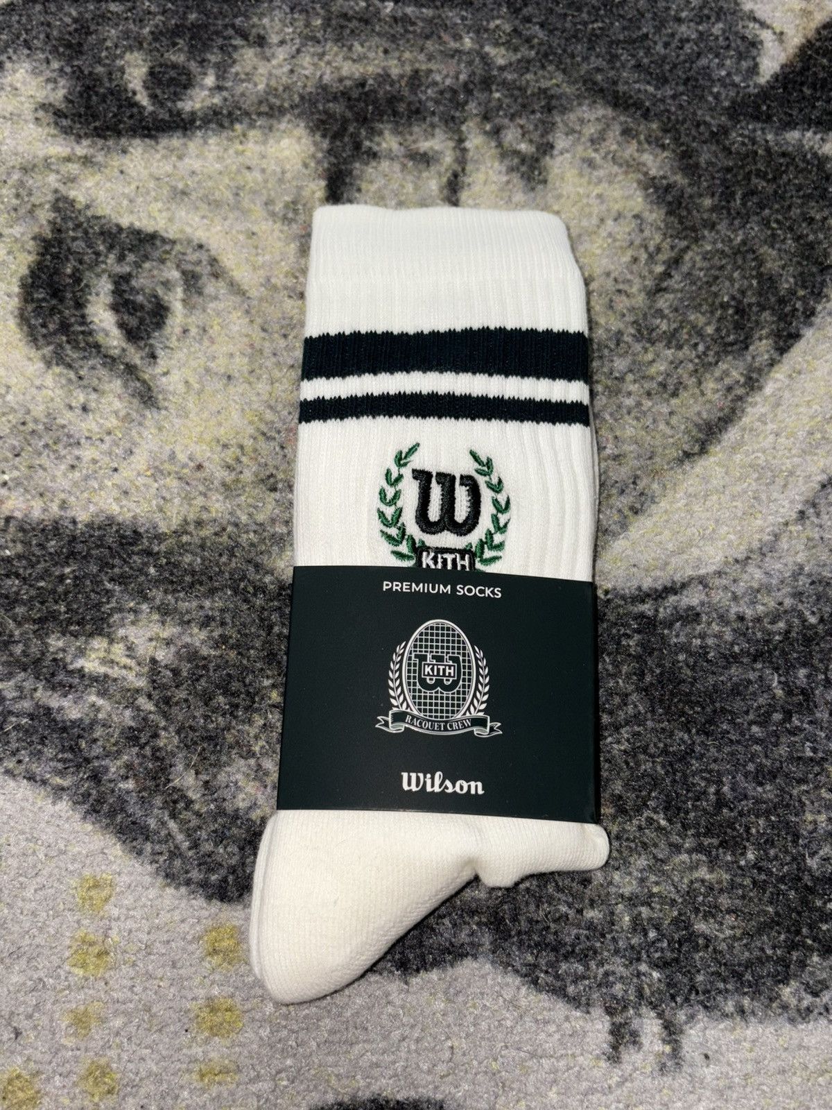 Kith × Ronnie Fieg × Wilson Kith x Wilson Striped Logo Crew Socks Size ONE SIZE - 1 Thumbnail