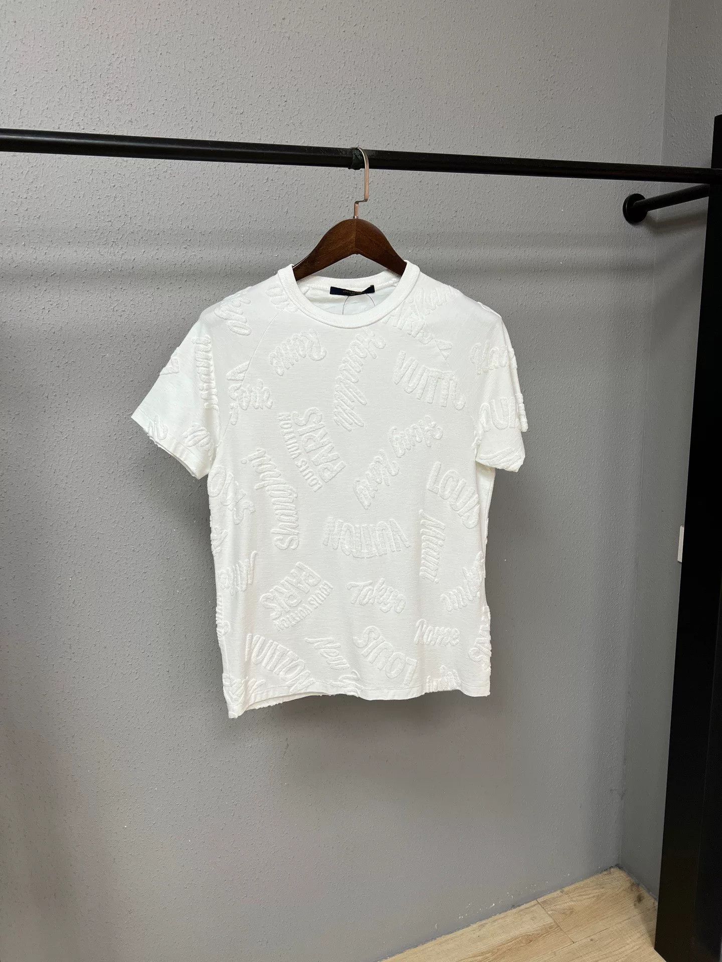 Louis Vuitton Louis Vuitton Retro T-Shirt s Men Size US S / EU 44-46 / 1 - 1 Thumbnail