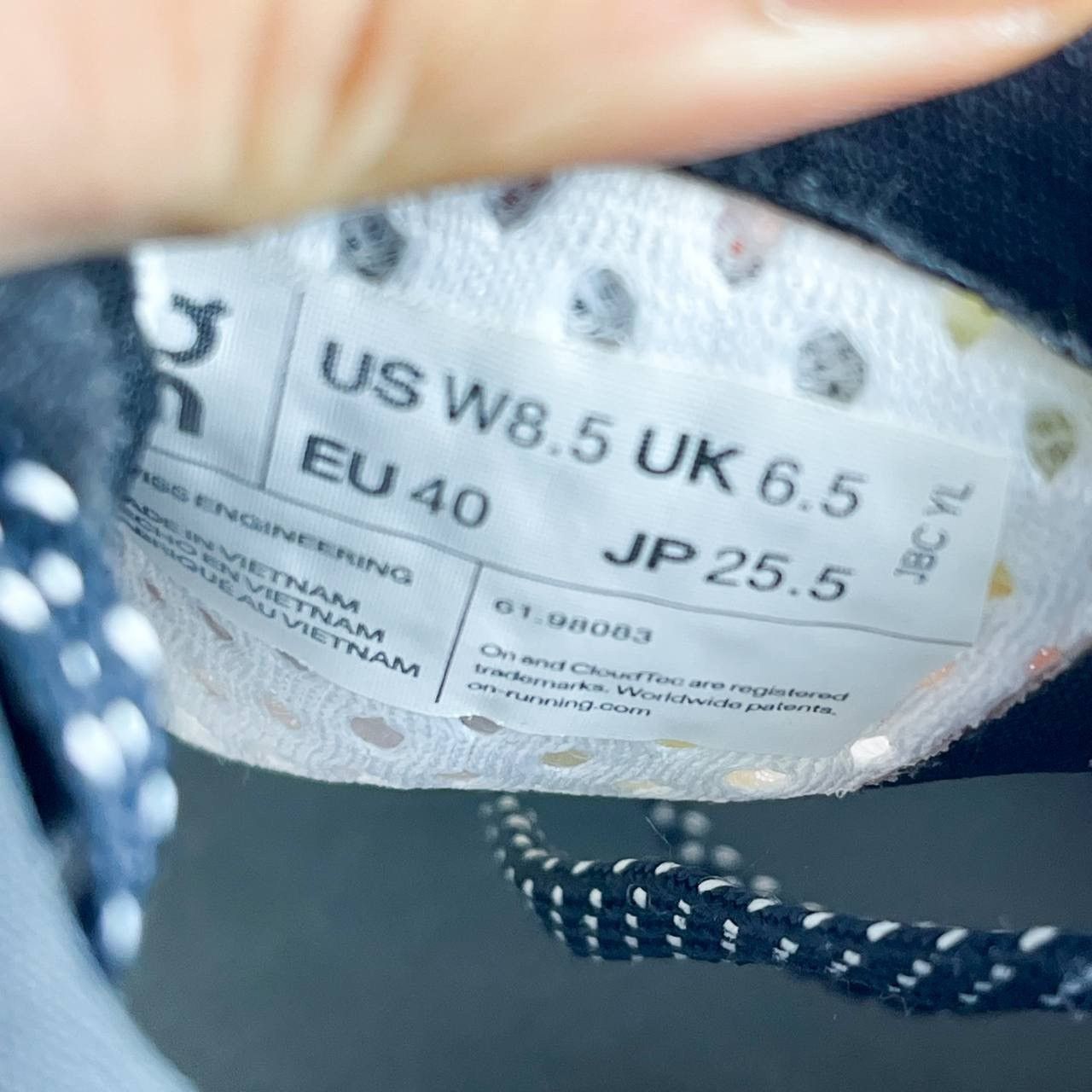 Other On Running Size US 8.5 / EU 41-42 - 6 Thumbnail
