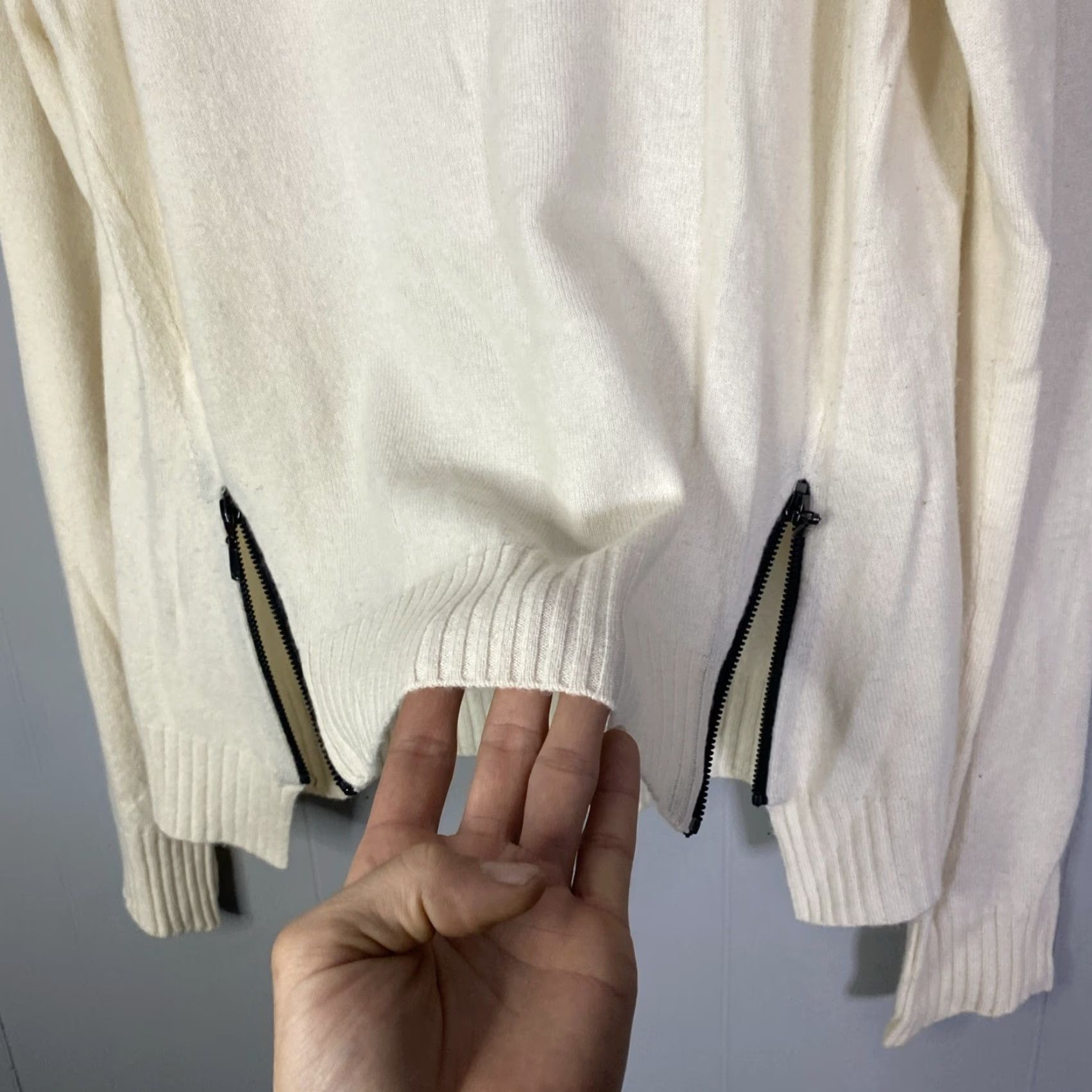 Vintage Womens 100% Cashmere Sweater Front Zip ‘Feel The Piece’ Terre Jacobs M/L Beige Pullover Long Sleeve Winter 20X25 Womens Size M / US 6-8 / IT 42-44 - 5 Thumbnail