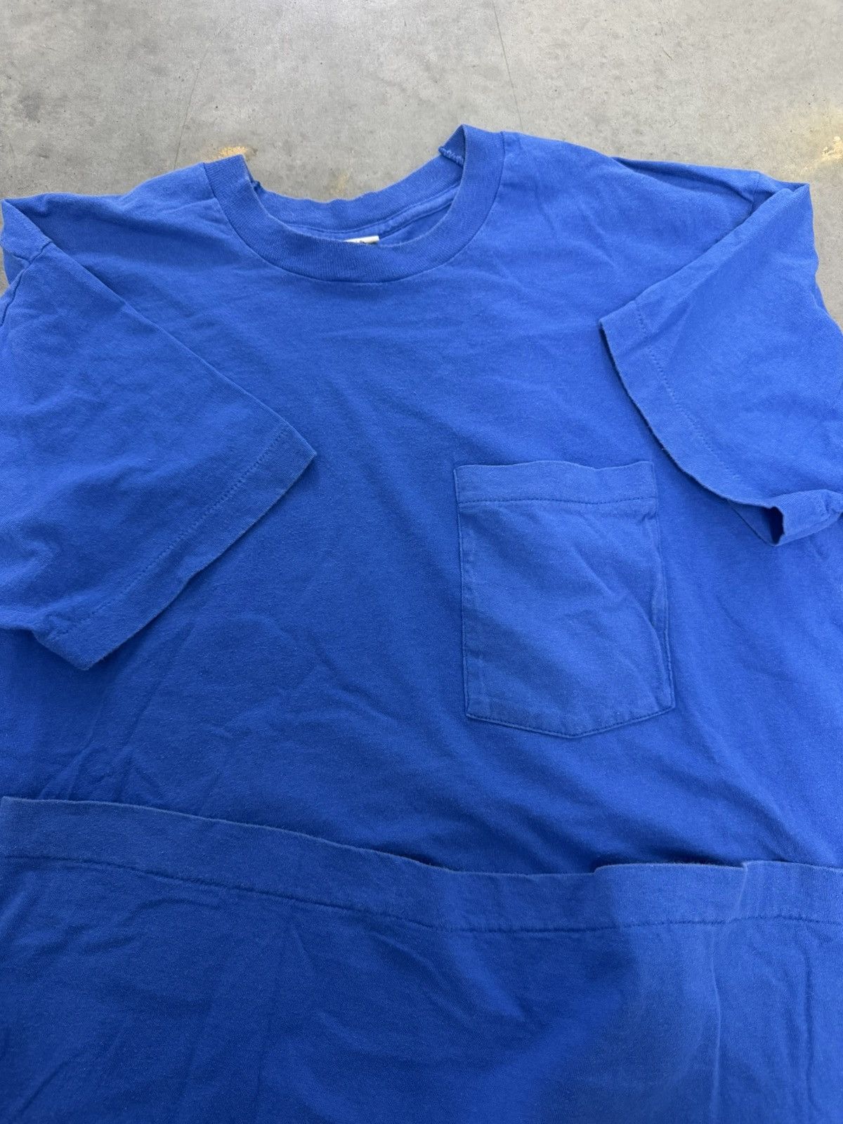 Fruit Of The Loom Vintage Fruit Of the Loom Blue Blank Pocket T Shirt 90s XL Size US XL / EU 56 / 4 - 2 Thumbnail