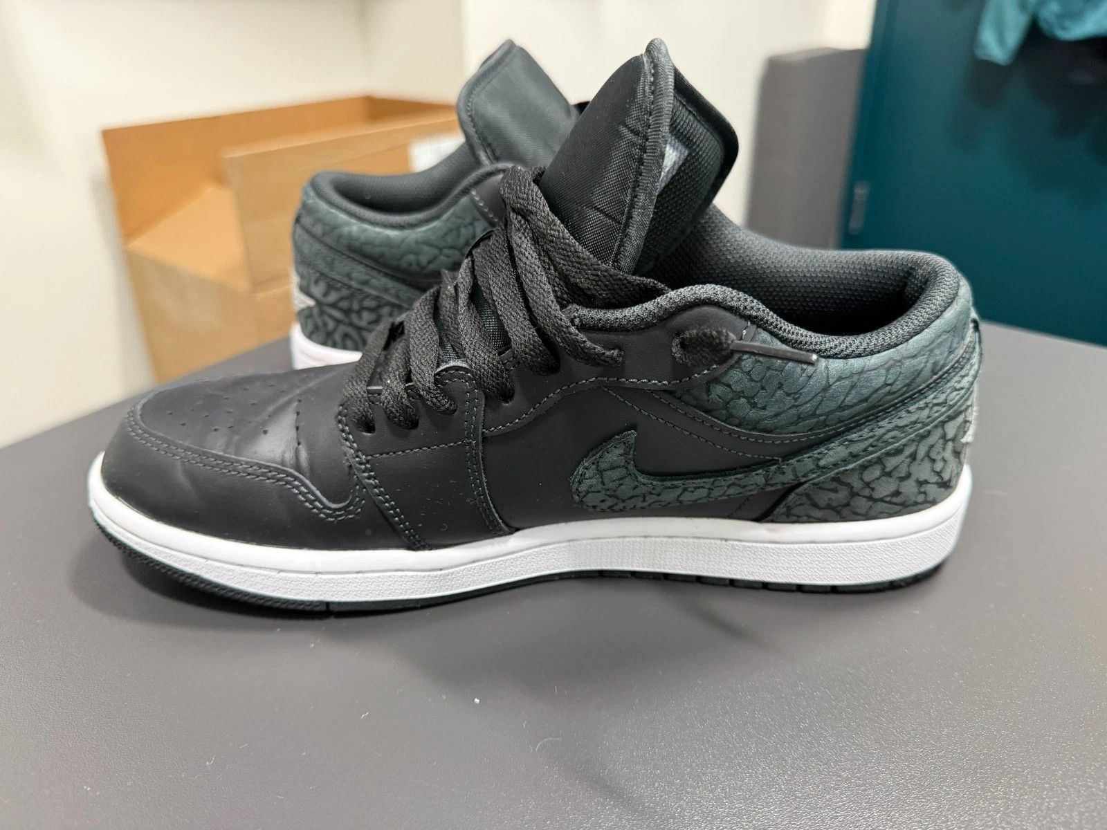 Jordan Brand Air Jordan 1 SE Low - Black Elephant Size US 8.5 / EU 41-42 - 3 Thumbnail