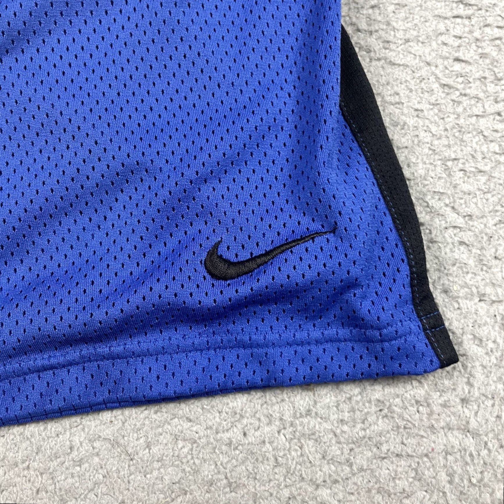 Nike VINTAGE Nike Dri Fit Basketball Shorts Mens Medium Workout Black Size US 33 - 2 Thumbnail