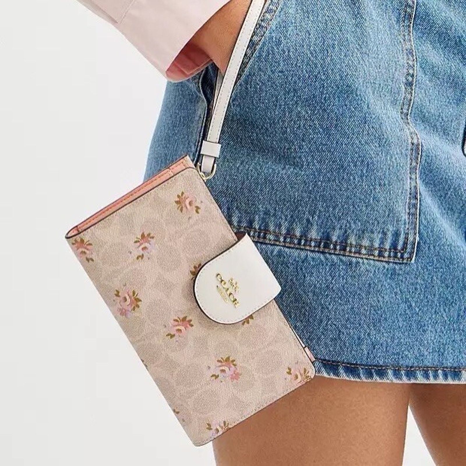 Coach NWT Coach Phone Tech Wallet Floral Print CAR11 Gold/Sand Size ONE SIZE - 11 Thumbnail