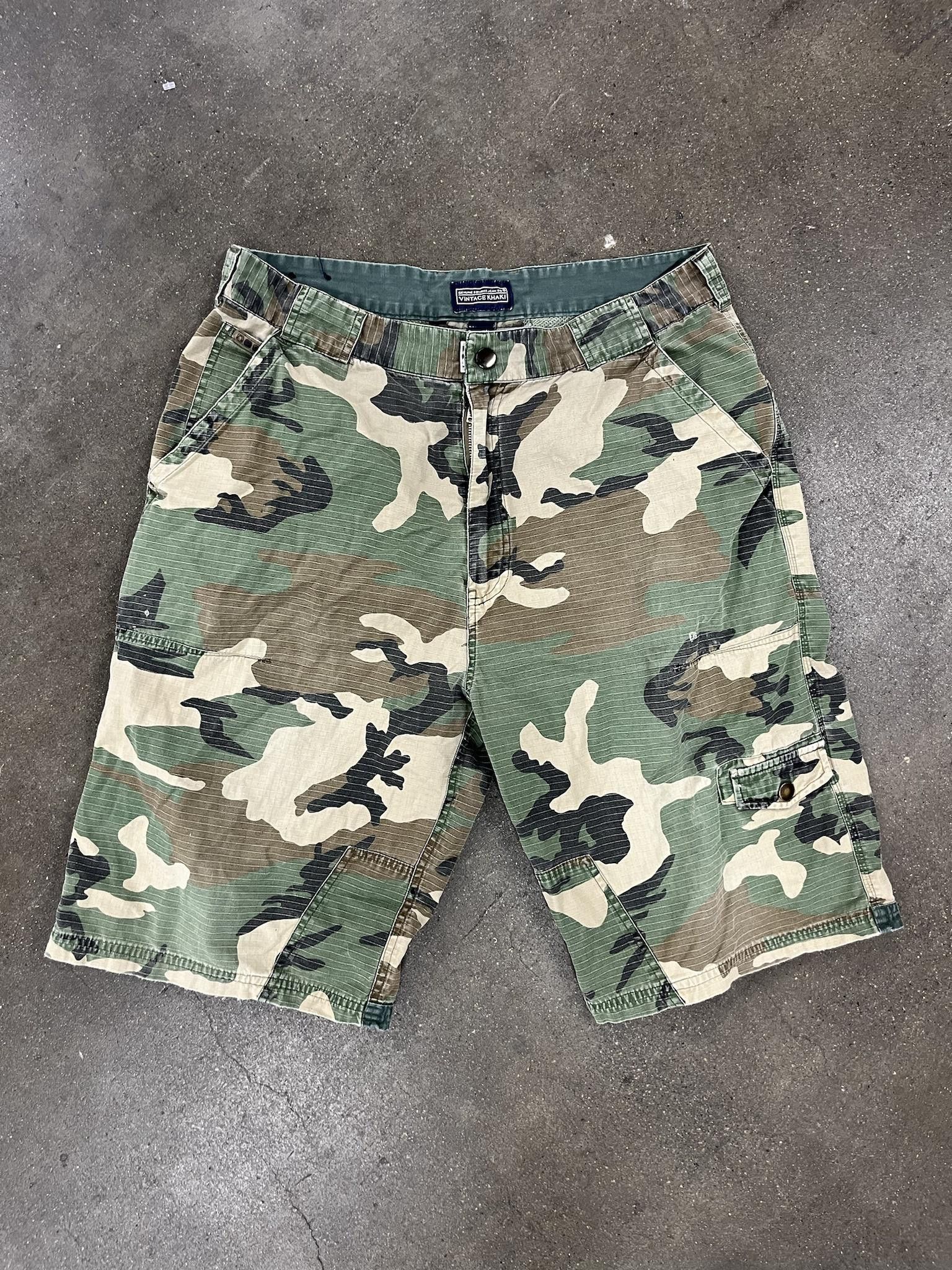 image of Phat Farm Y2K Style Vintage Khaki Ripstop Skater Shorts in Green, Men's (Size 36)