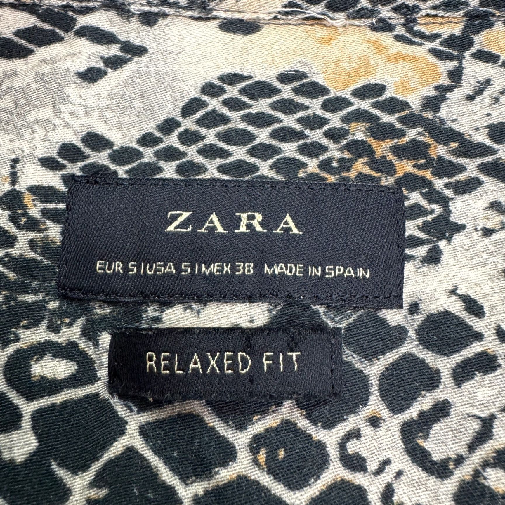 Zara VINTAGE Zara Snakeskin Button-Up Shirt Women Small Animal Print Long Sleeve Casual Size S / US 4 / IT 40 - 5 Thumbnail