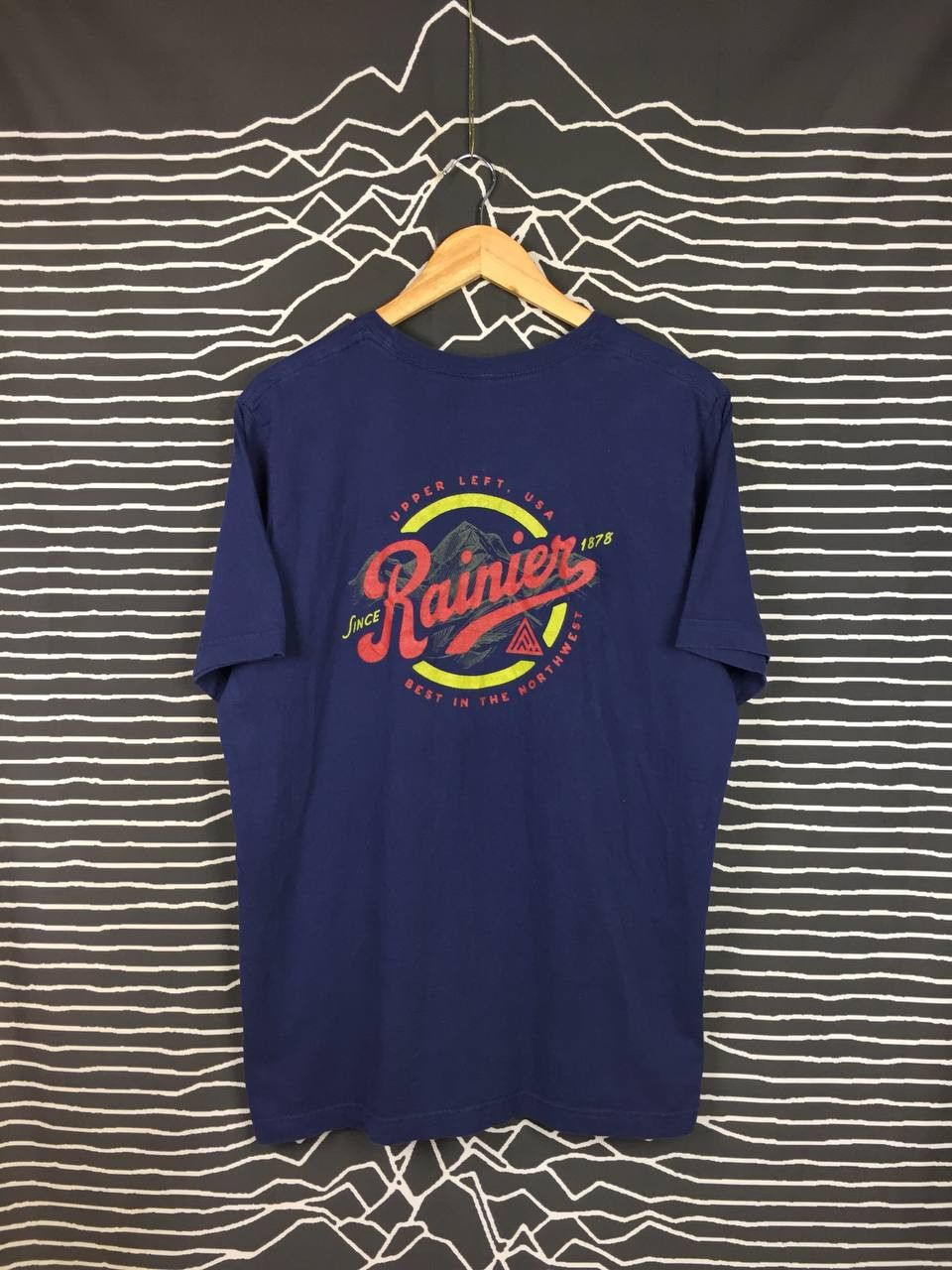 Vintage Rainier Mountain Upper Left USA Best In The Northwest Tee Size US XL / EU 56 / 4 - 1 Thumbnail
