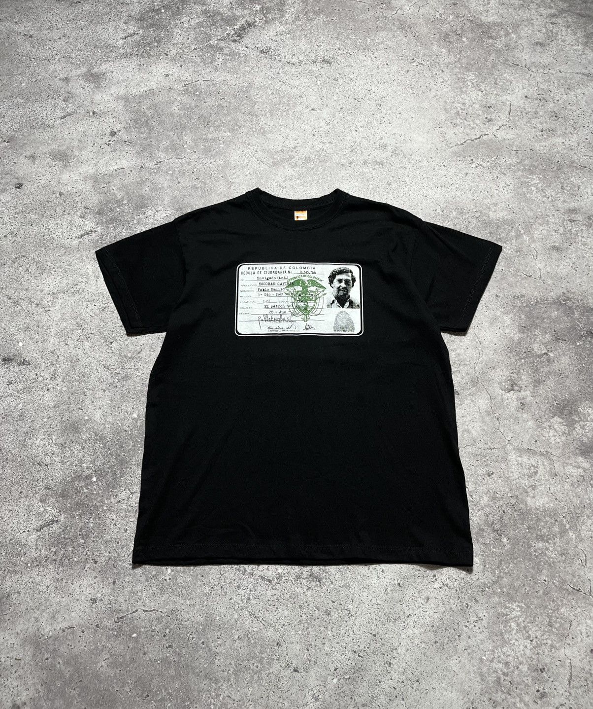 Band Tees Vintage Pablo Escobar Colombia Passport Tshirt Size US XL / EU 56 / 4 - 1 Thumbnail