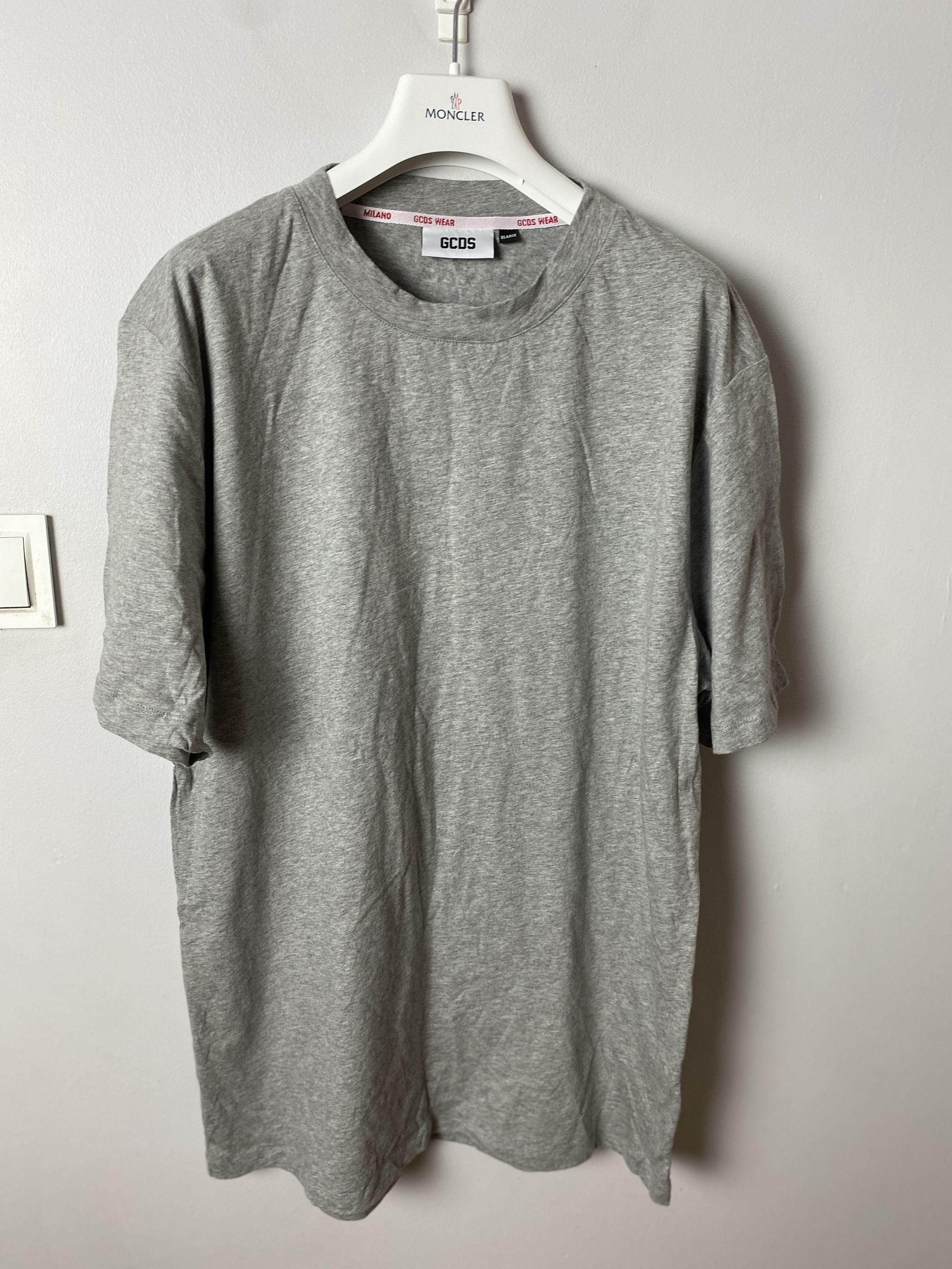 Tシャツ・カットソー GCDS Men T-shirt Black B1XM2315JI9 99 GCDS GCDS Men T-Shirts B1XM2315JI9 99 BLACK | Grailed