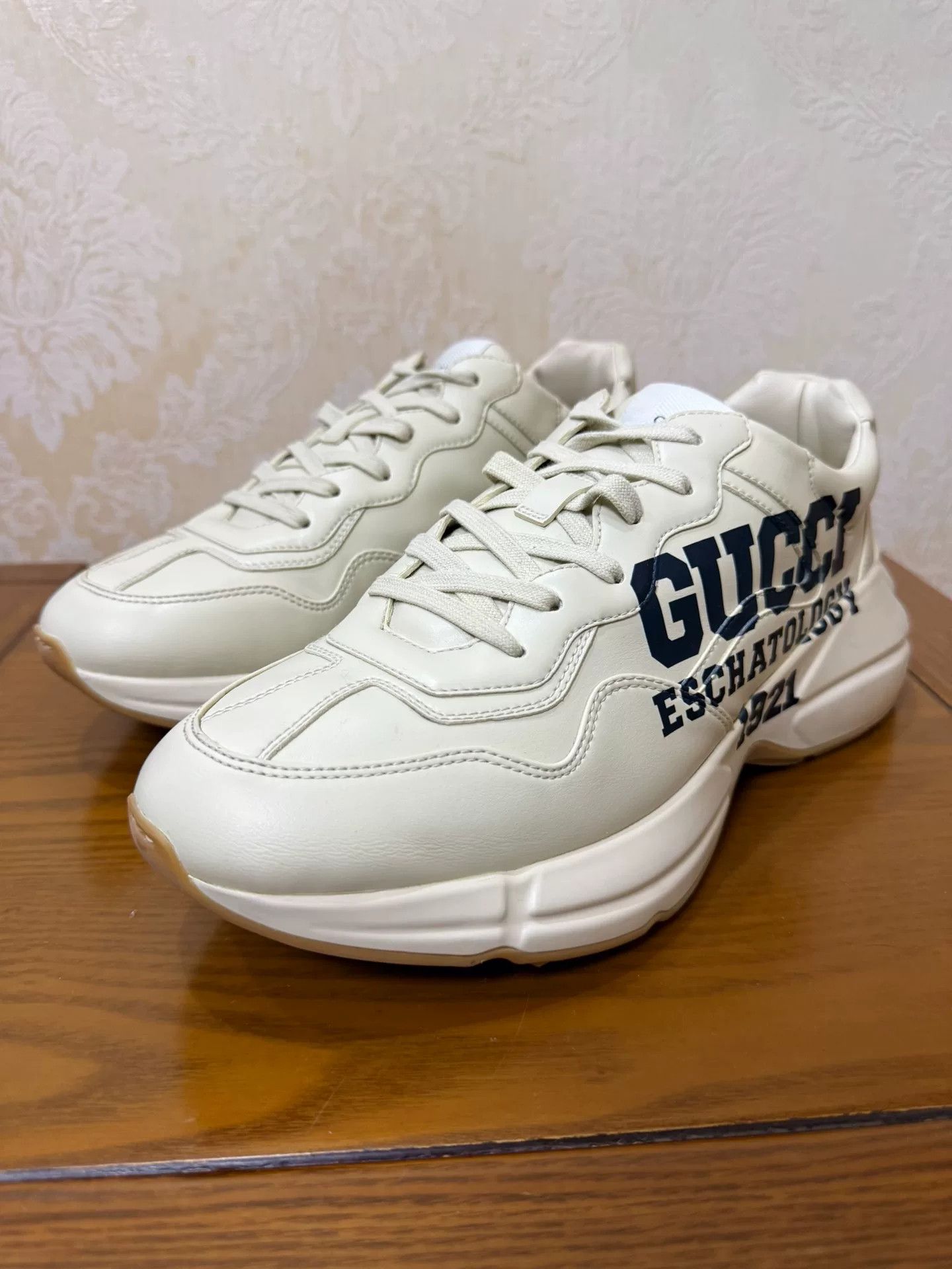 Gucci Gucci Printed White Lowtop Sneakers 10.5 Men Size US 10.5 / EU 43-44 - 1 Thumbnail