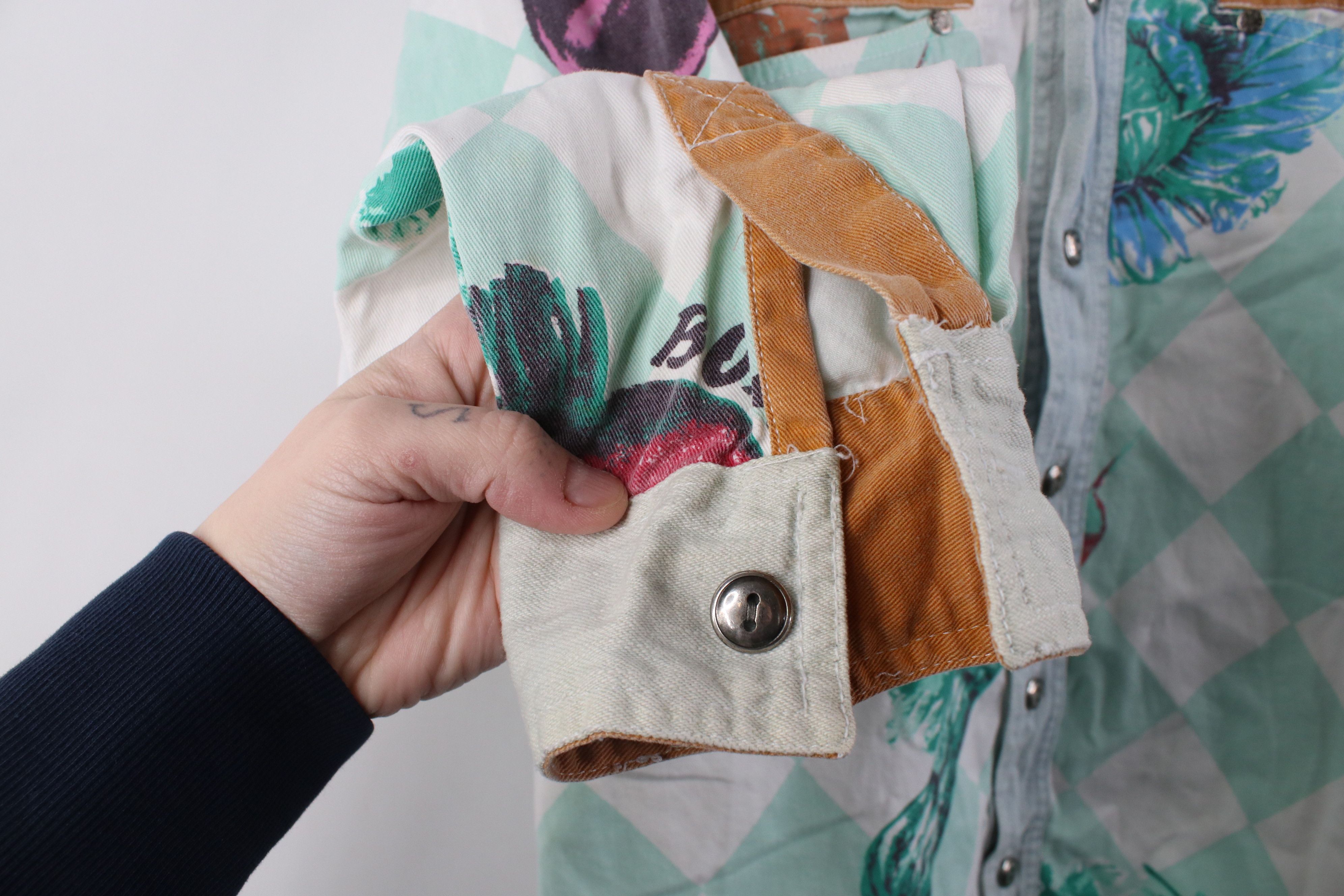 Vintage Vintage 90s Streetwear All Over Print Button Shirt Size US S / EU 44-46 / 1 - 8 Thumbnail