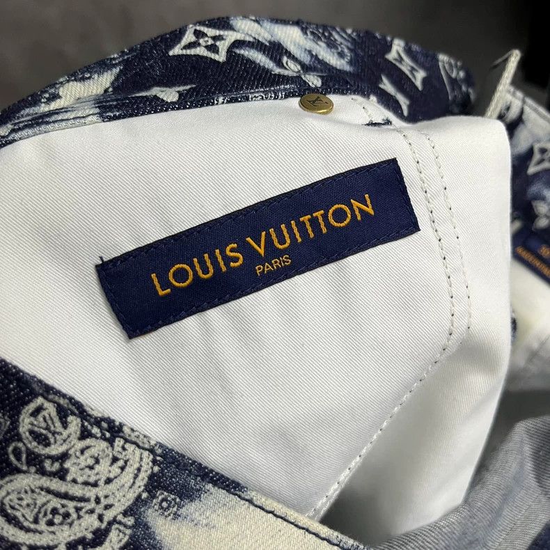 Louis Vuitton Louis Vuitton Blue and White Tie-Dye Full Logo Cashew Prin Size US 30 / EU 46 - 4 Thumbnail