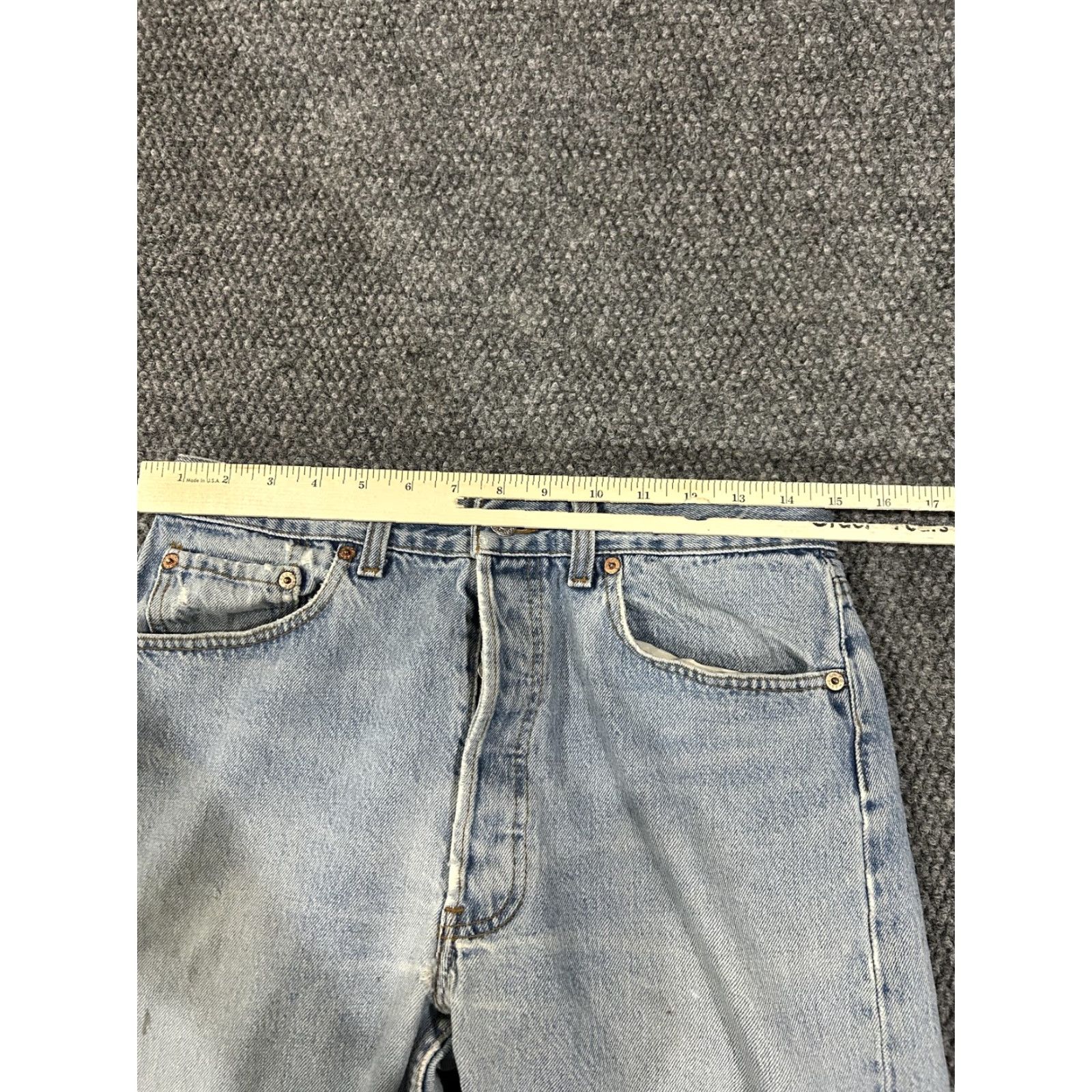 Levi's VINTAGE Levi's 501 Jeans Mens 33x31 Blue Wash Button Fly Made USA 90s Distressed Size US 33 - 7 Thumbnail