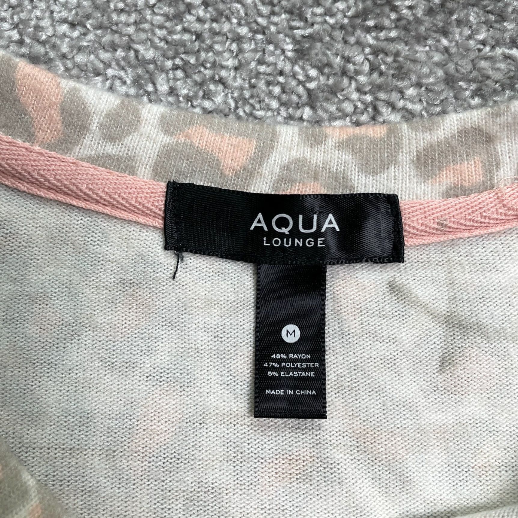 Bloomingdale's Aqua Bloomingdale's Sweatshirt Womens M Multicolor Leopard Print Casual Pullover Crew Neck Lightweight Fleece Breathable Regular No N/A Size M / US 6-8 / IT 42-44 - 4 Thumbnail