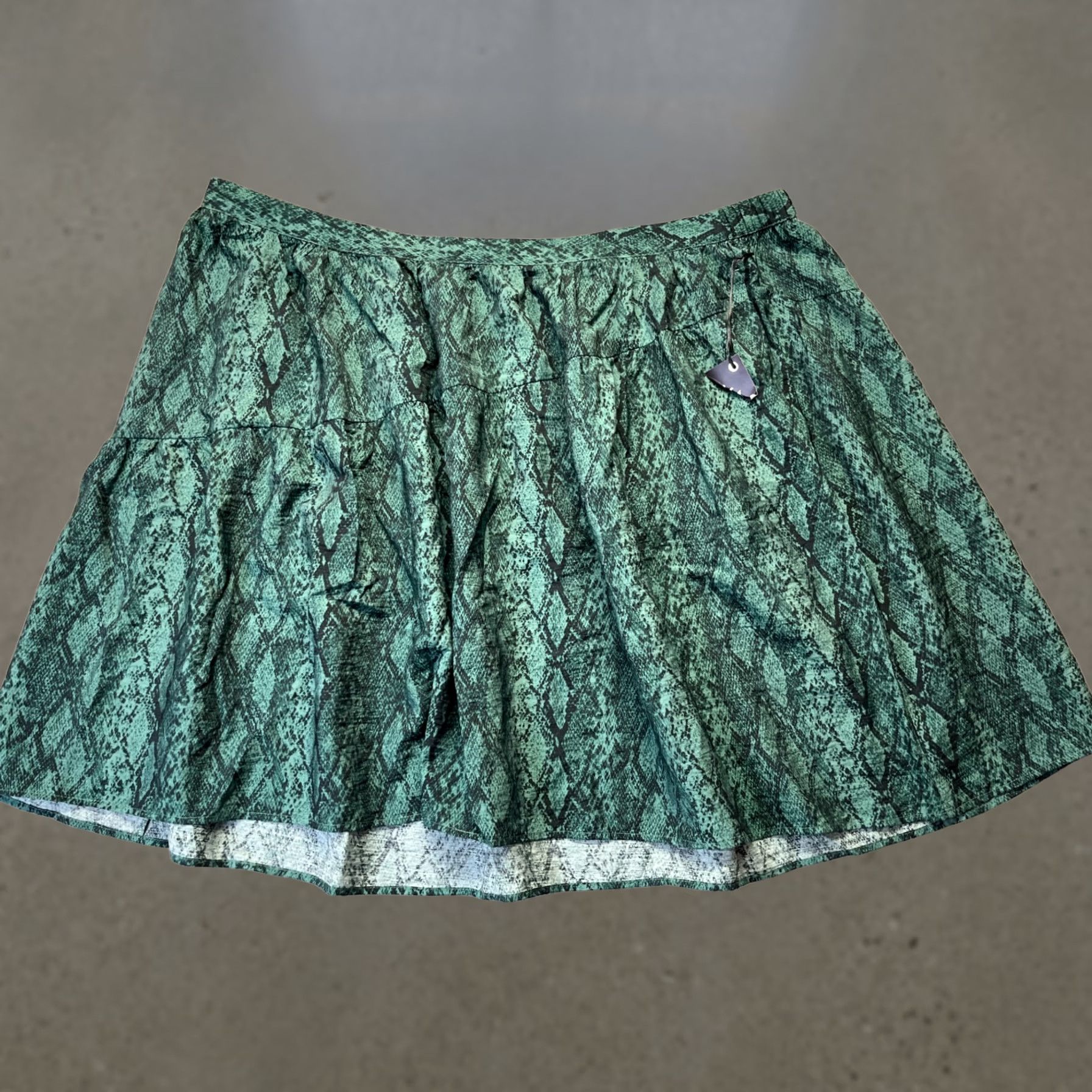 Vintage Ava & Viv Skirt Womens Size 3X Green Black Snake Print Tiered Flowy Midi Skirt Size 40" / US 18 - 1 Thumbnail