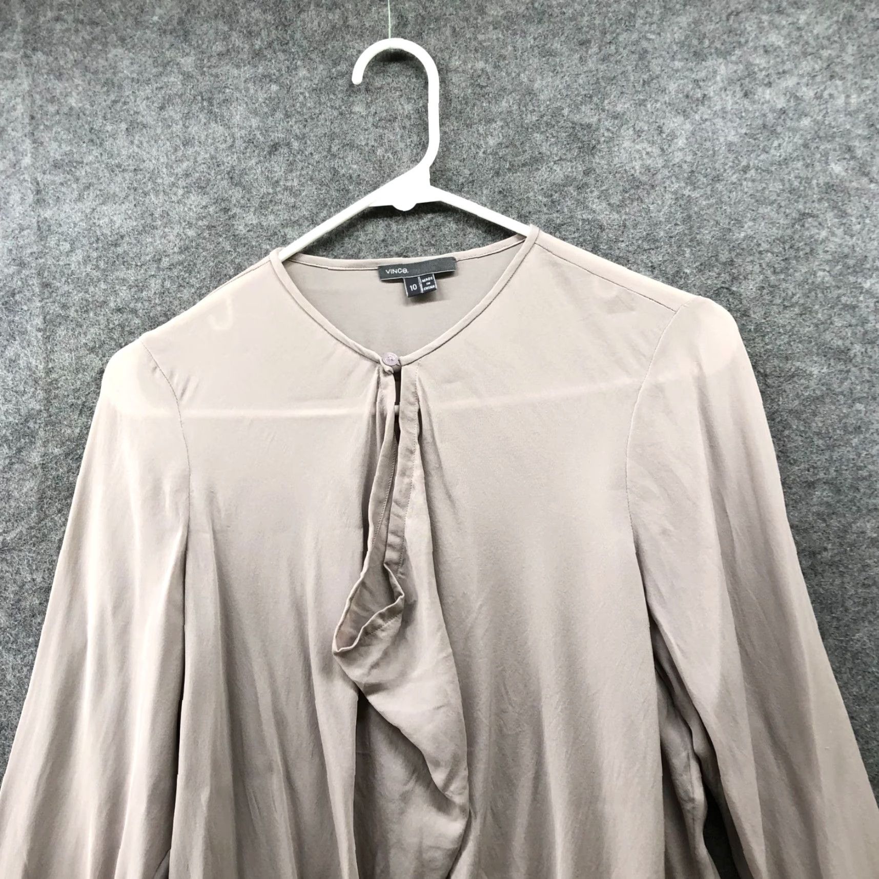 Vince Vince Blouse Long Sleeve 100% Silk Womens 10 Taupe Beige Drape Front Gathered Shirt Casual Business Womens Size L / US 10 / IT 46 - 3 Thumbnail