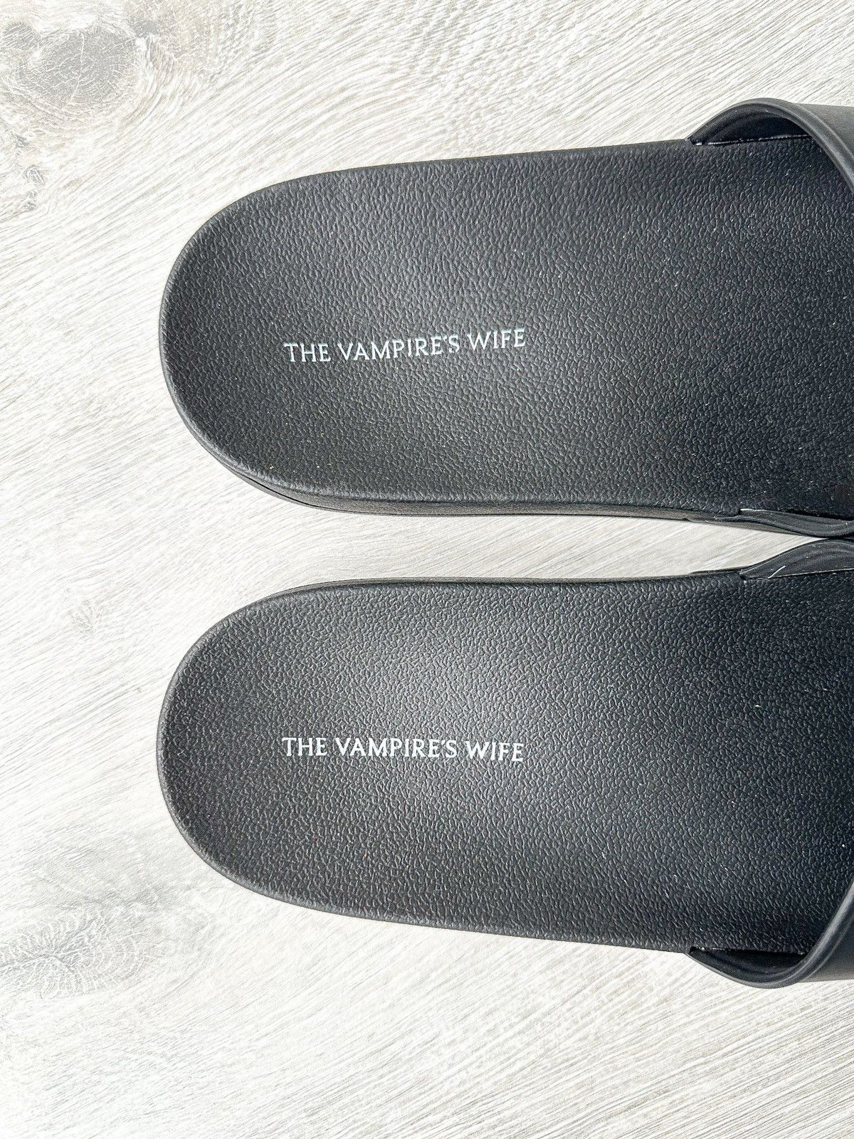 Other The Vampire's Wife Mens Black Logo Detail Sandals Sliders Size US 9 / EU 42 - 5 Thumbnail