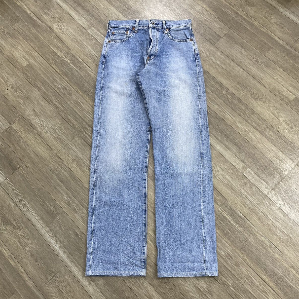 Levi's Vintage Clothing 🇯🇵 1990s Vintage Levis 702xx Selvedge Buckle Back Faded Jeans Size US 30 / EU 46 - 2 Thumbnail