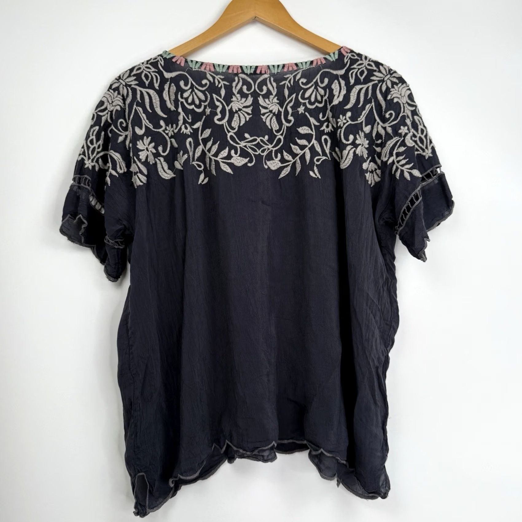 Johnny Was Johnny Was Blouse Short Sleeve Boat Neck Embroidered Rayon Oversized Gray S Womens Size S / US 4 / IT 40 - 8 Thumbnail